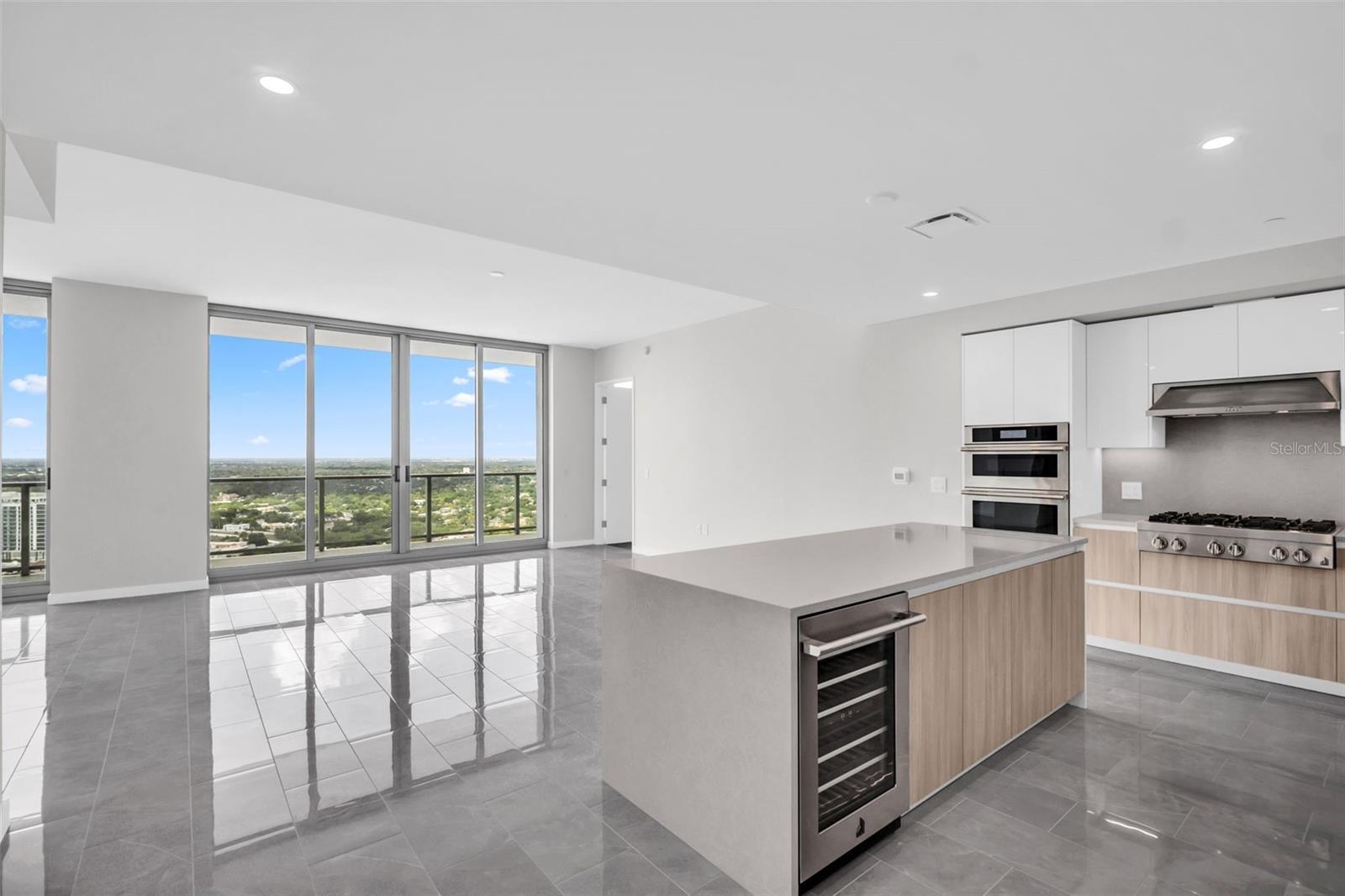 Image 4 of 78 For 400 Central Avenue 3002