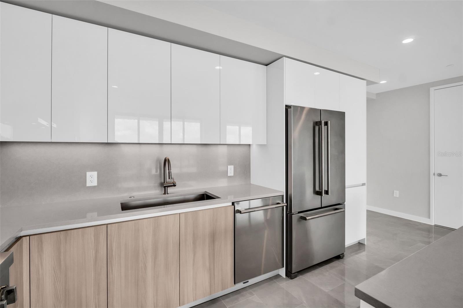 Image 7 of 78 For 400 Central Avenue 3002