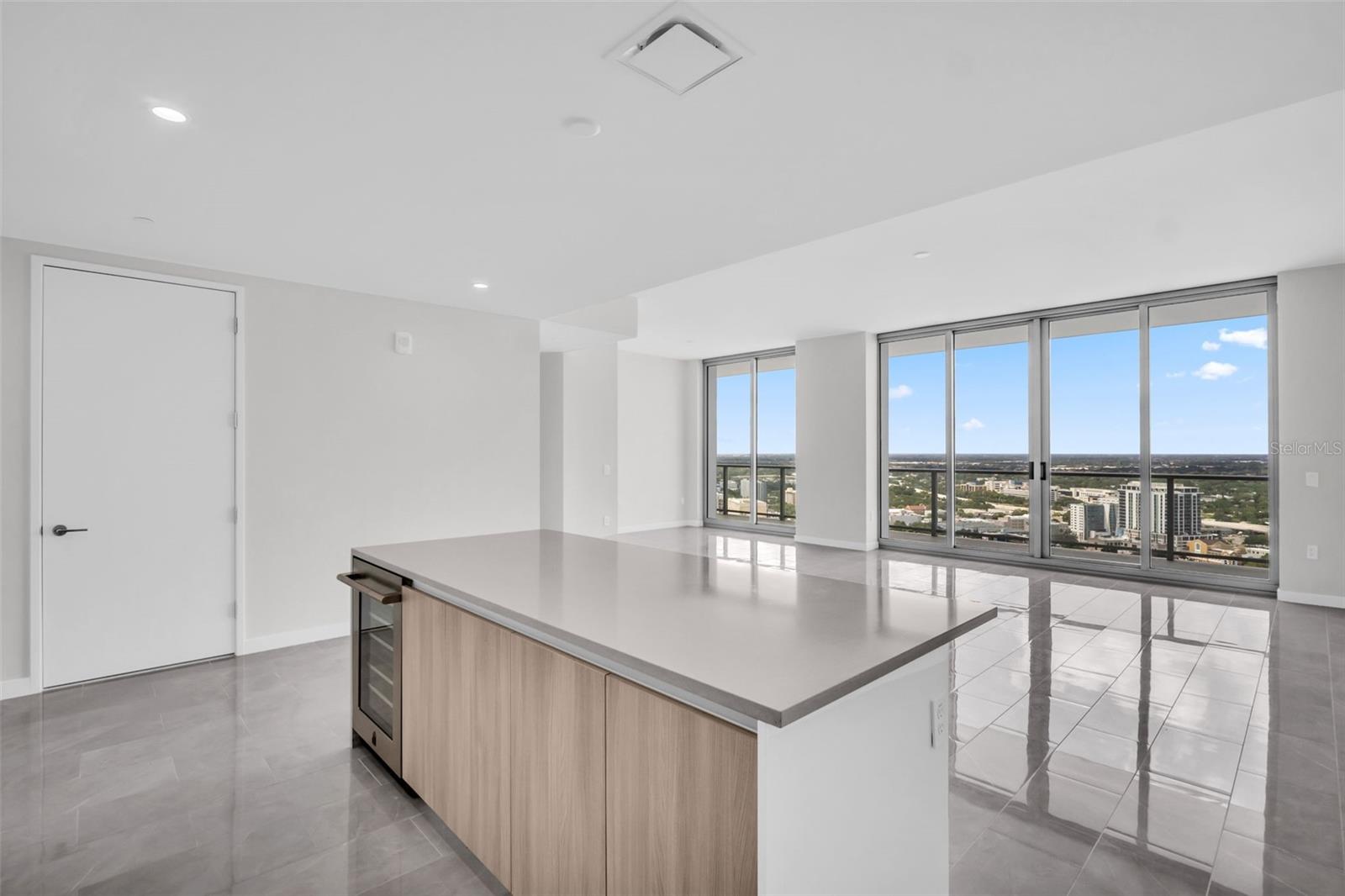 Image 8 of 78 For 400 Central Avenue 3002