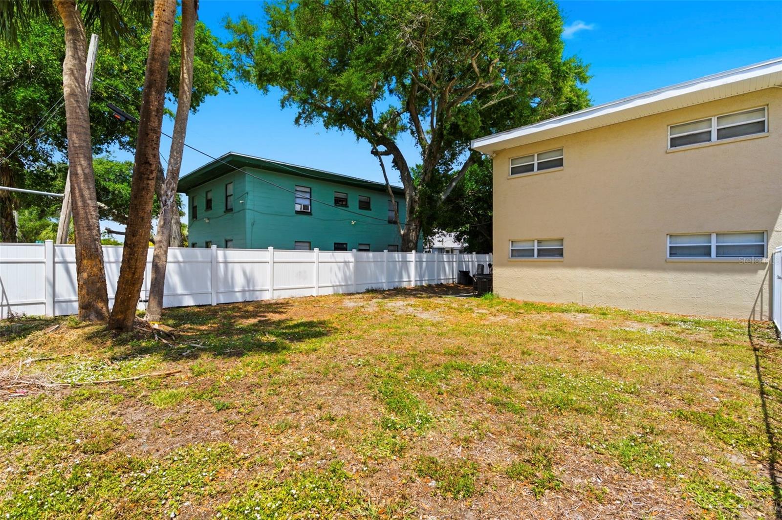 Image 25 of 31 For 1799 Russell Street S 3