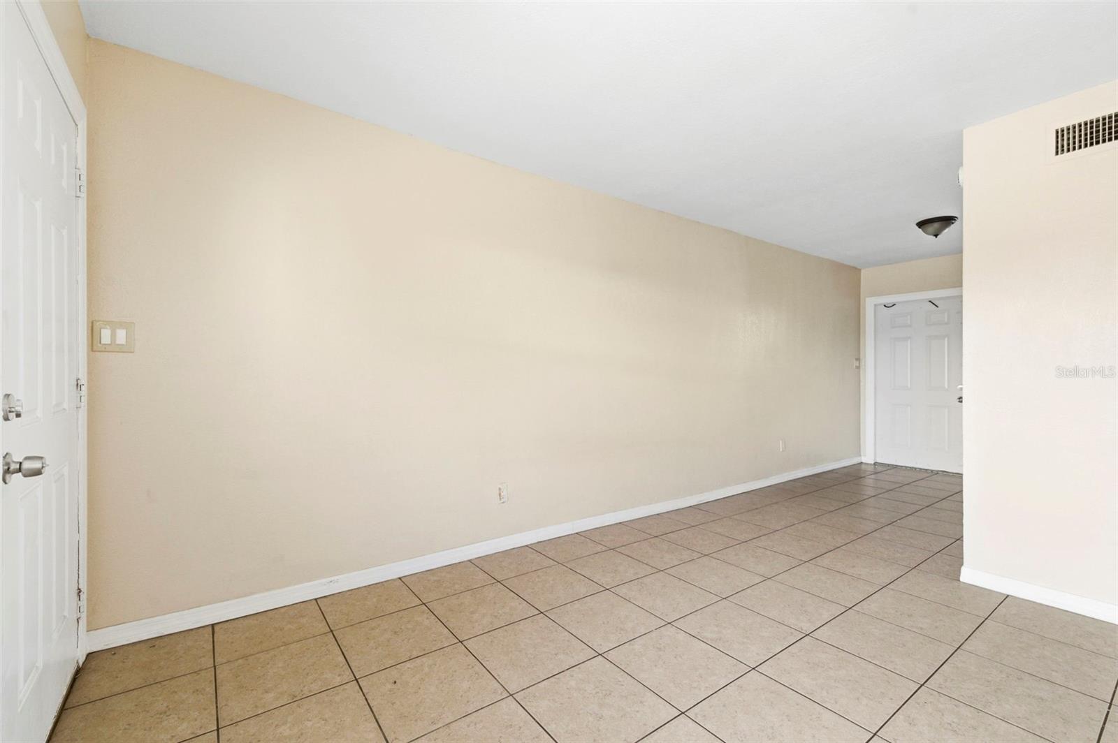 Image 6 of 31 For 1799 Russell Street S 3
