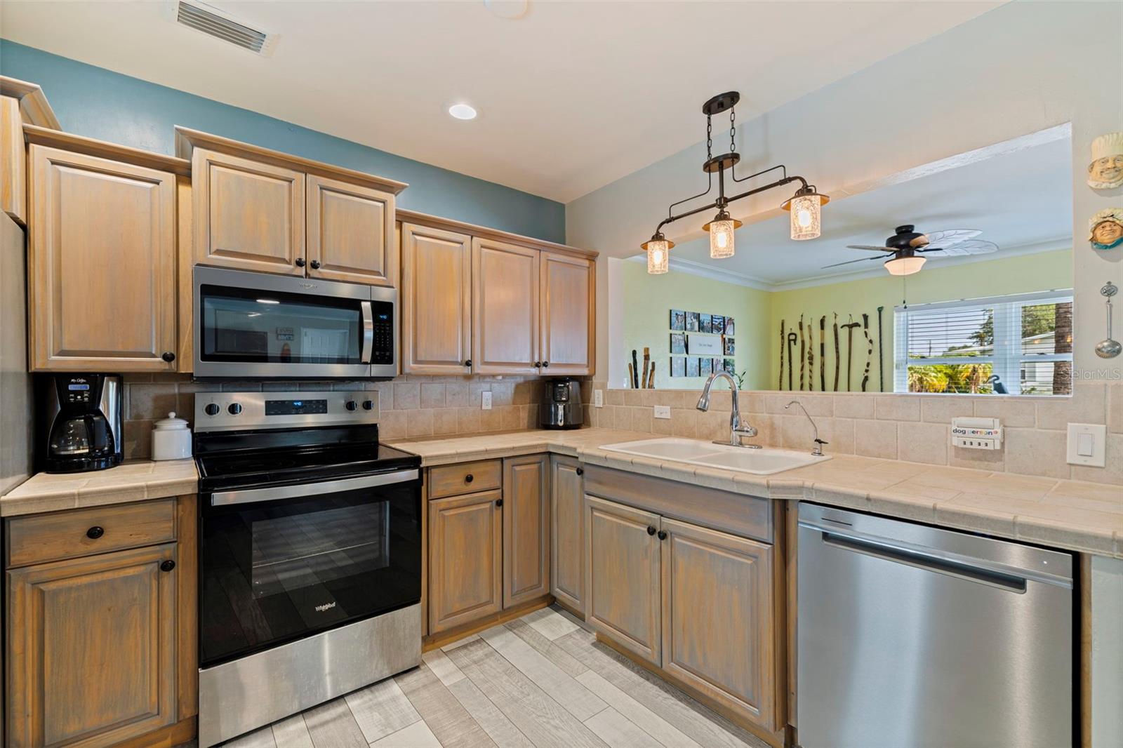 Image 18 of 37 For 3767 25th Avenue N