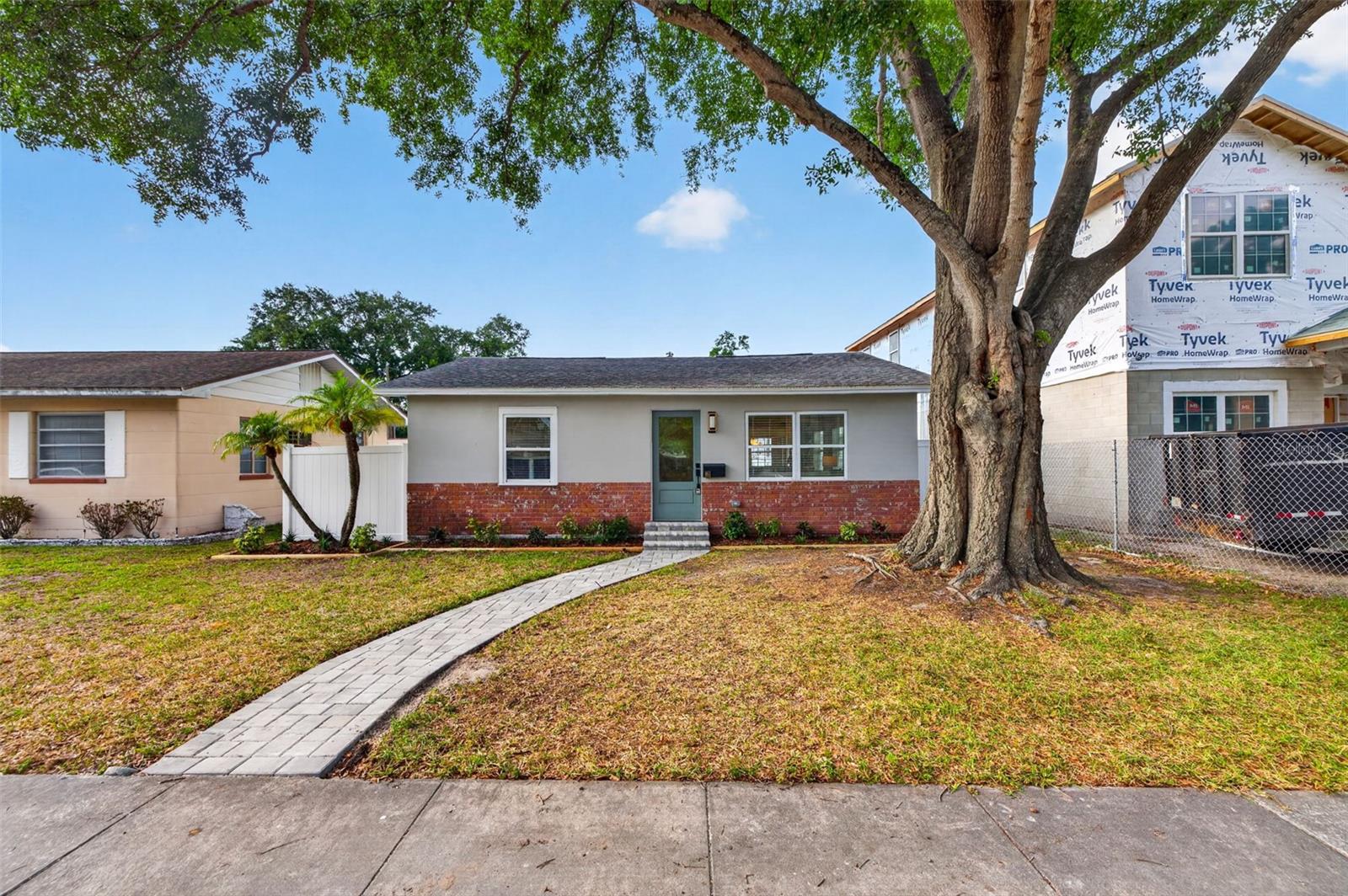 Image 2 of 36 For 861 45th Avenue N