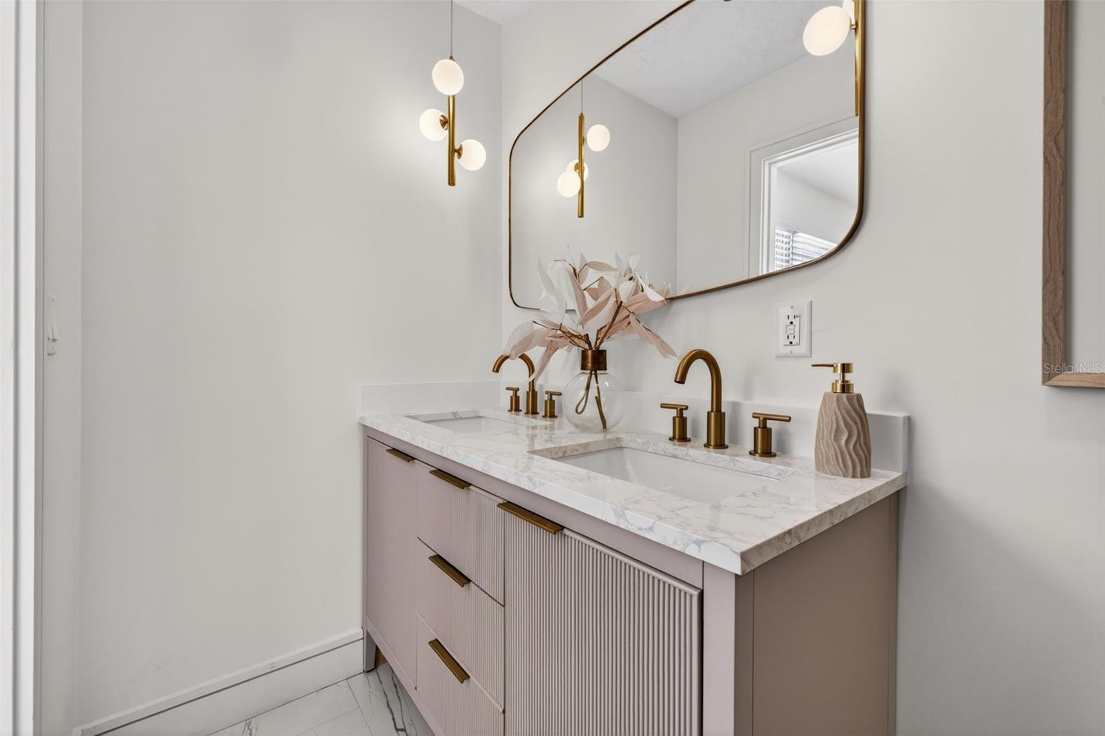 Image 22 of 36 For 861 45th Avenue N