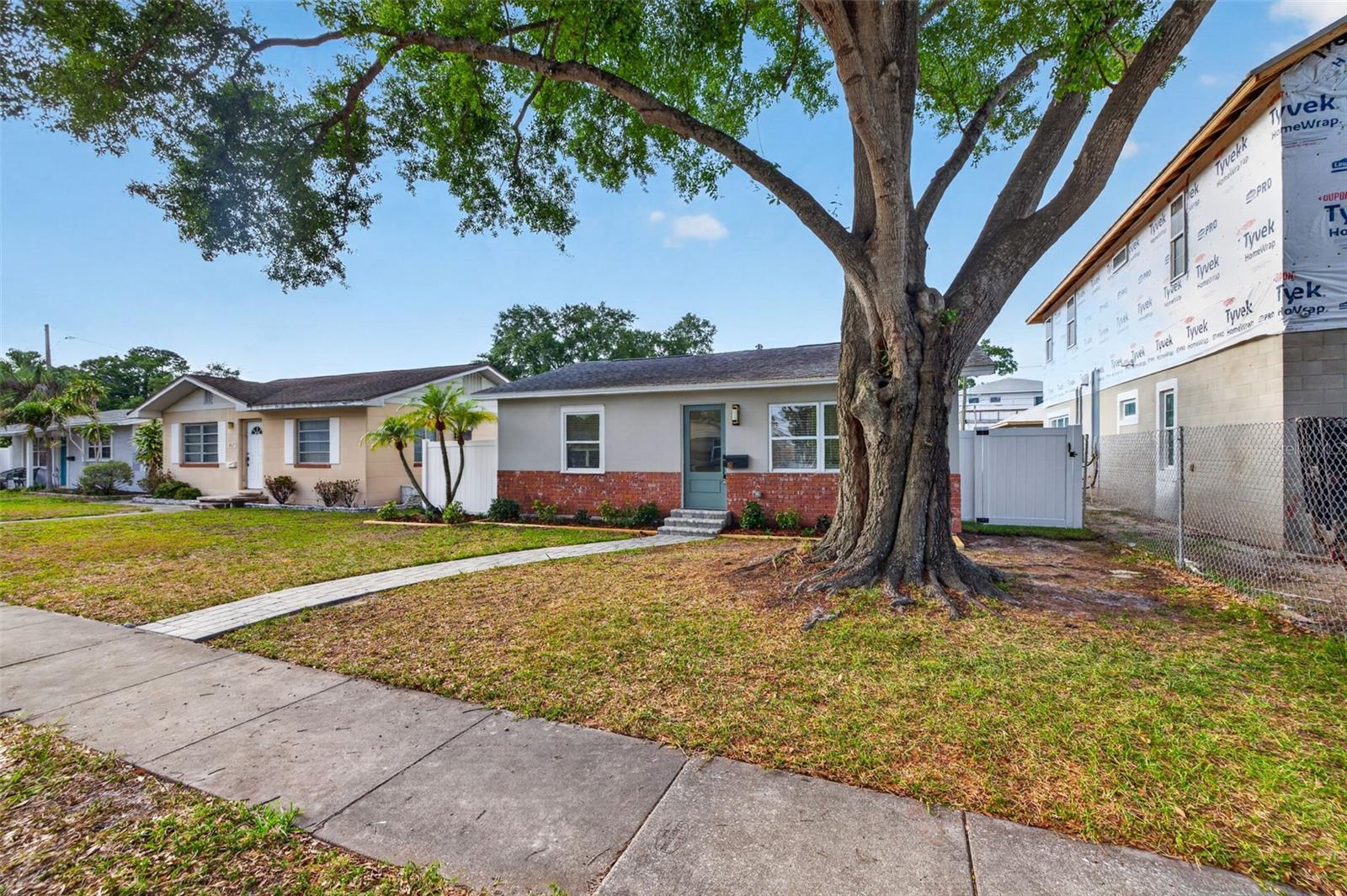 Image 3 of 36 For 861 45th Avenue N