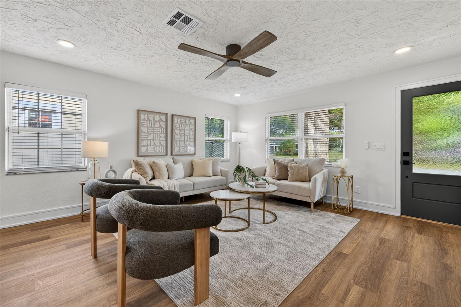 Image 5 of 36 For 861 45th Avenue N