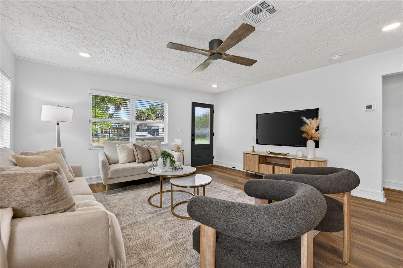 Image 6 of 36 For 861 45th Avenue N