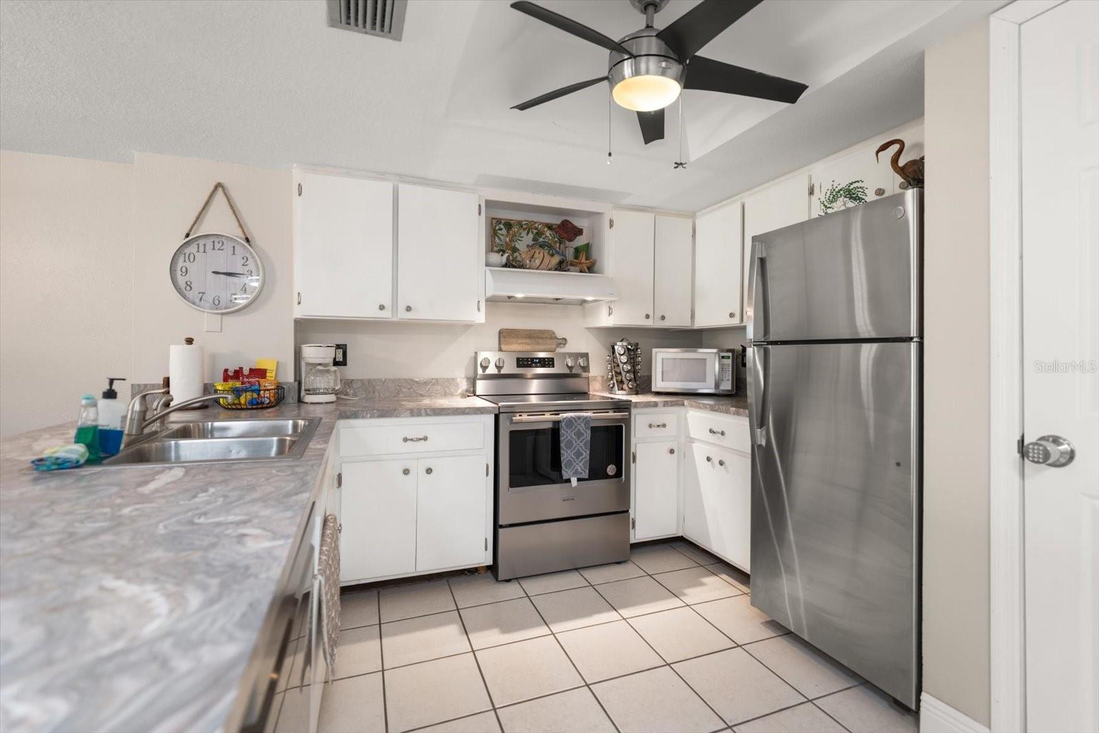 Image 10 of 51 For 12924 Gulf Boulevard 110