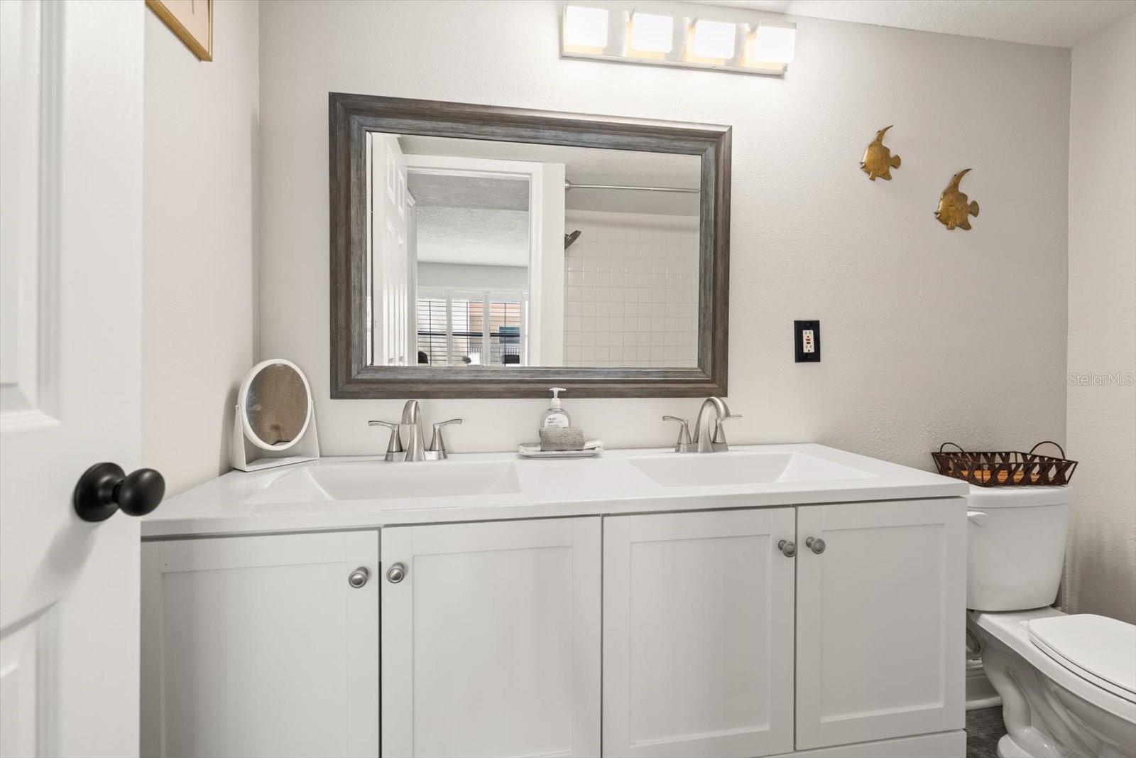 Image 15 of 51 For 12924 Gulf Boulevard 110
