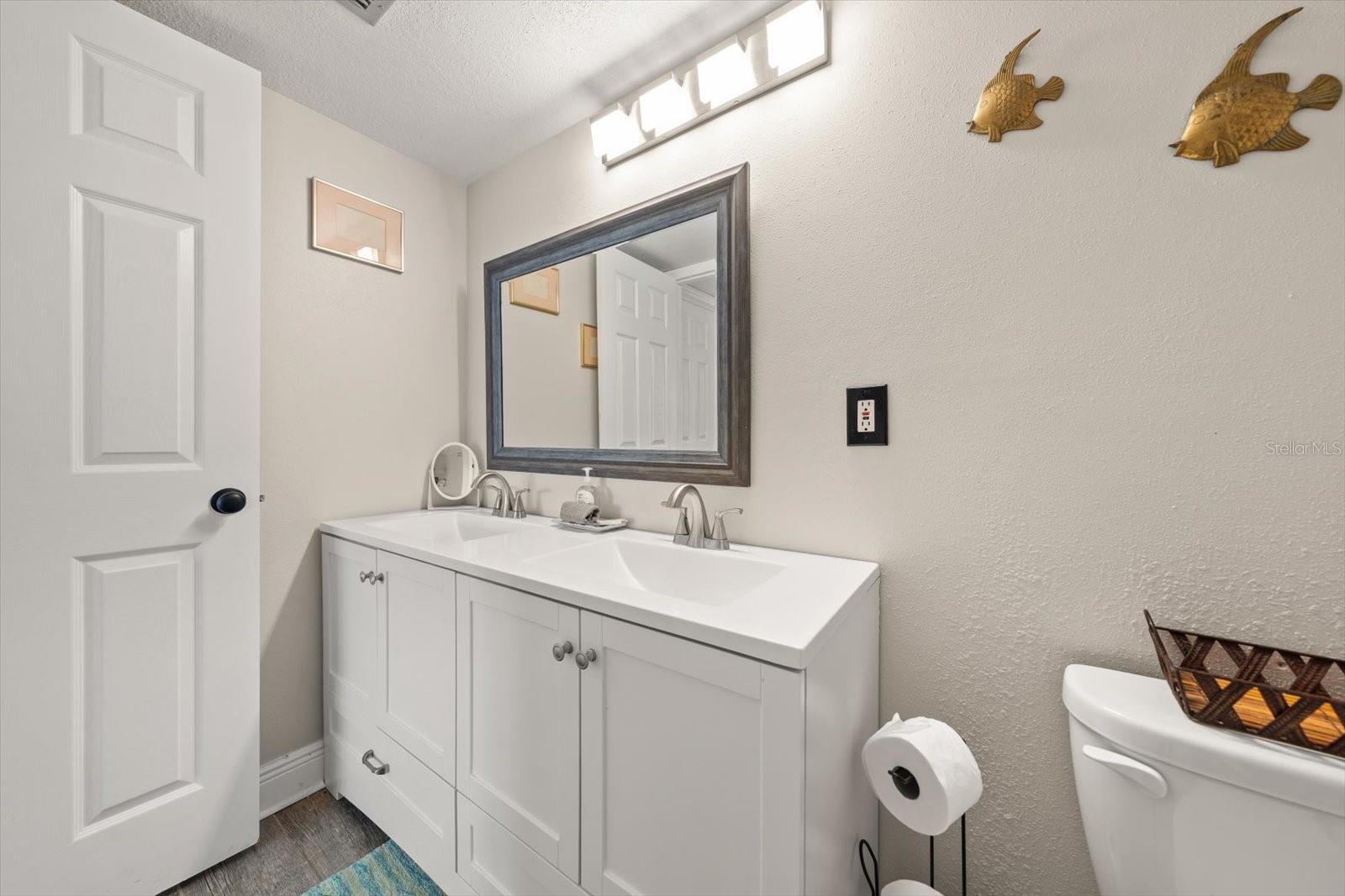Image 17 of 51 For 12924 Gulf Boulevard 110