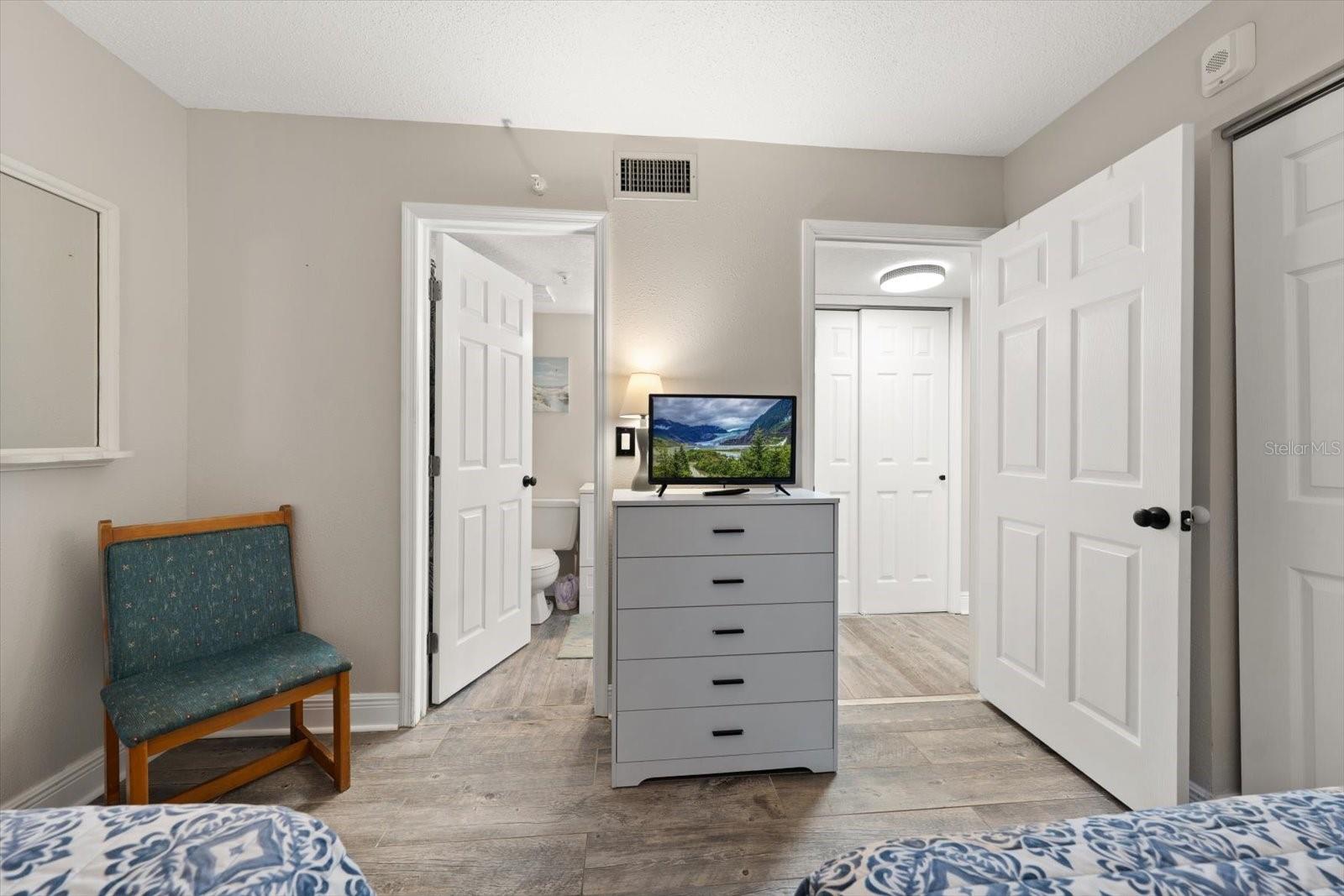 Image 22 of 51 For 12924 Gulf Boulevard 110