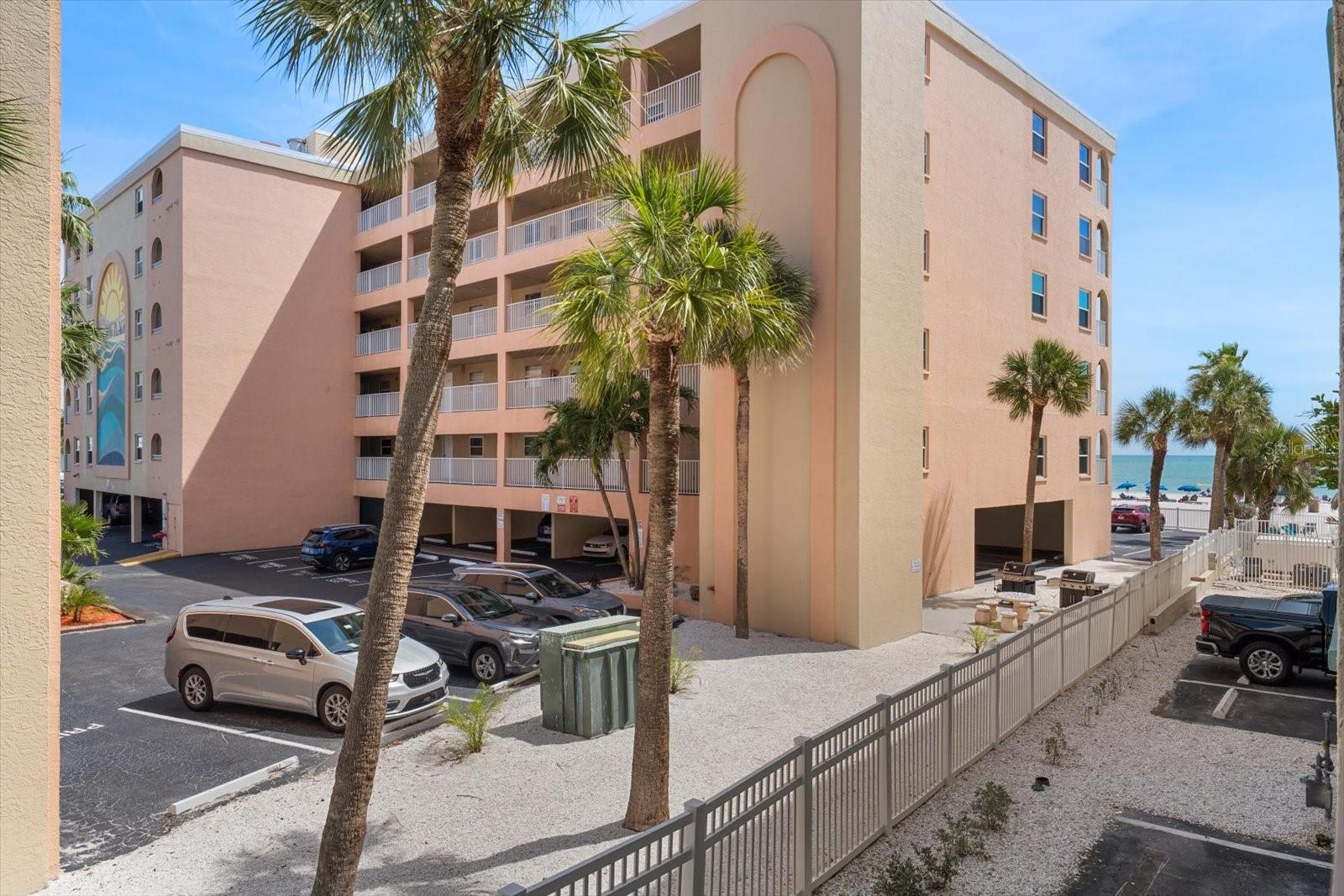 Image 27 of 51 For 12924 Gulf Boulevard 110