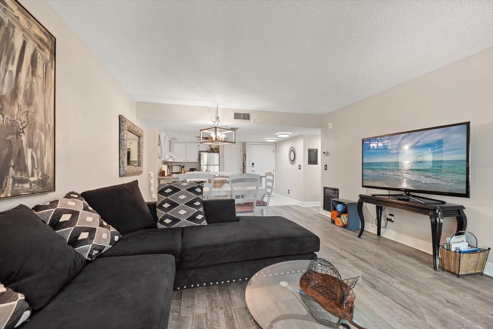 Image 8 of 51 For 12924 Gulf Boulevard 110