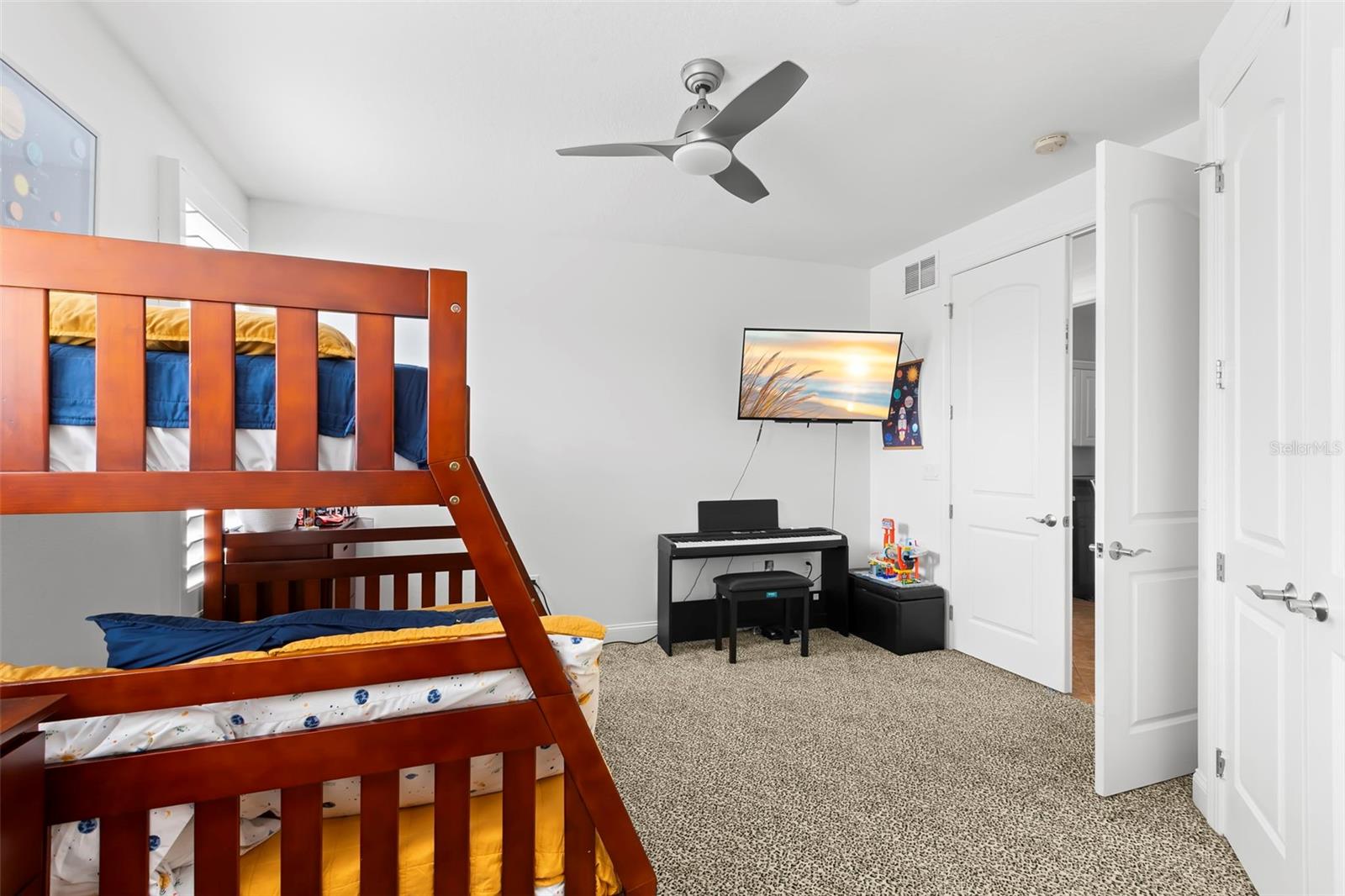Image 37 of 64 For 6 Academy Way S 221