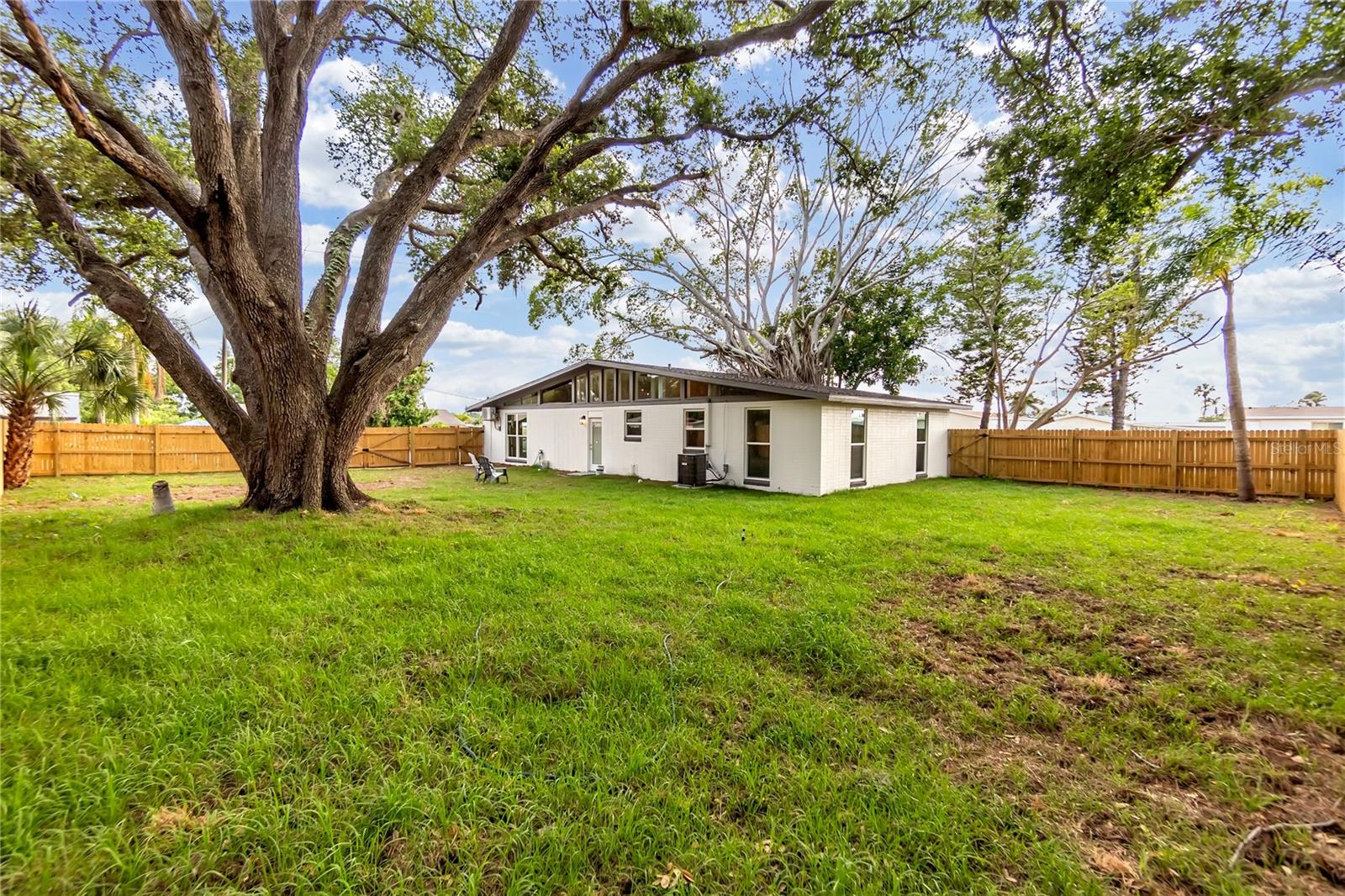 Image 15 of 19 For 5023 9th Street E