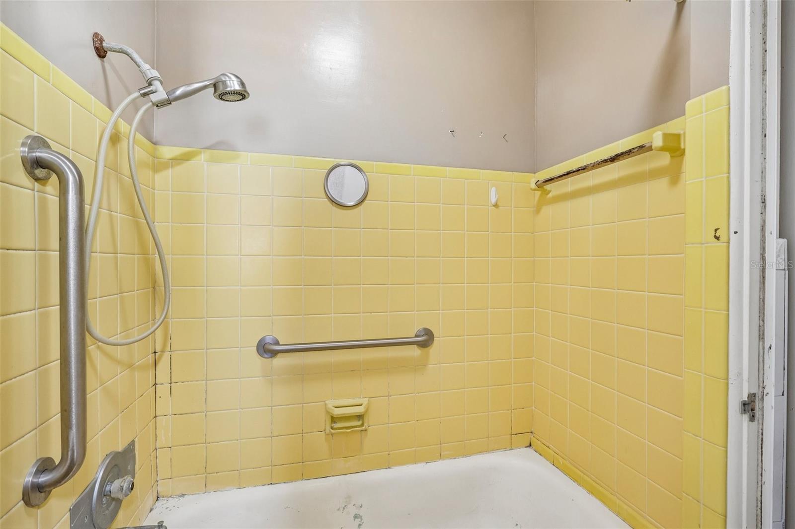 Image 17 of 29 For 6610 4th Avenue N