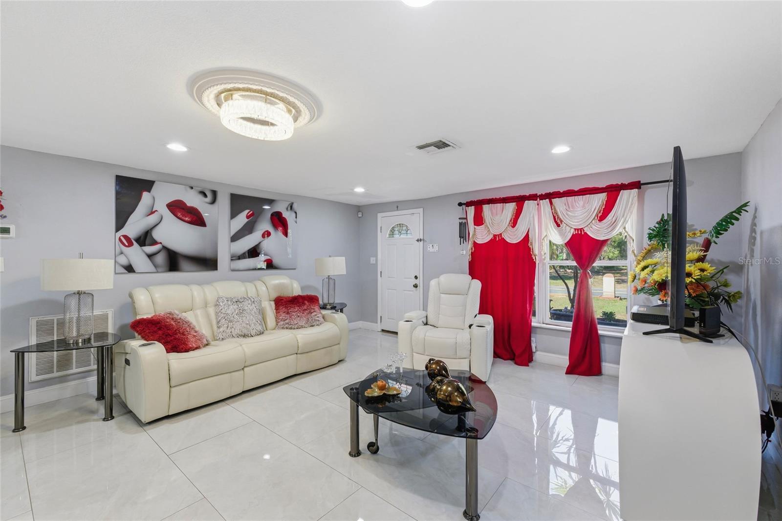 Listing photo id 9 for 6760 Runnel Drive