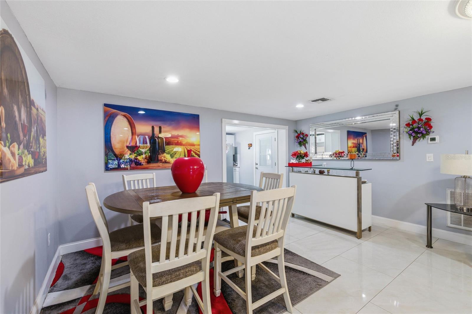 Listing photo id 10 for 6760 Runnel Drive