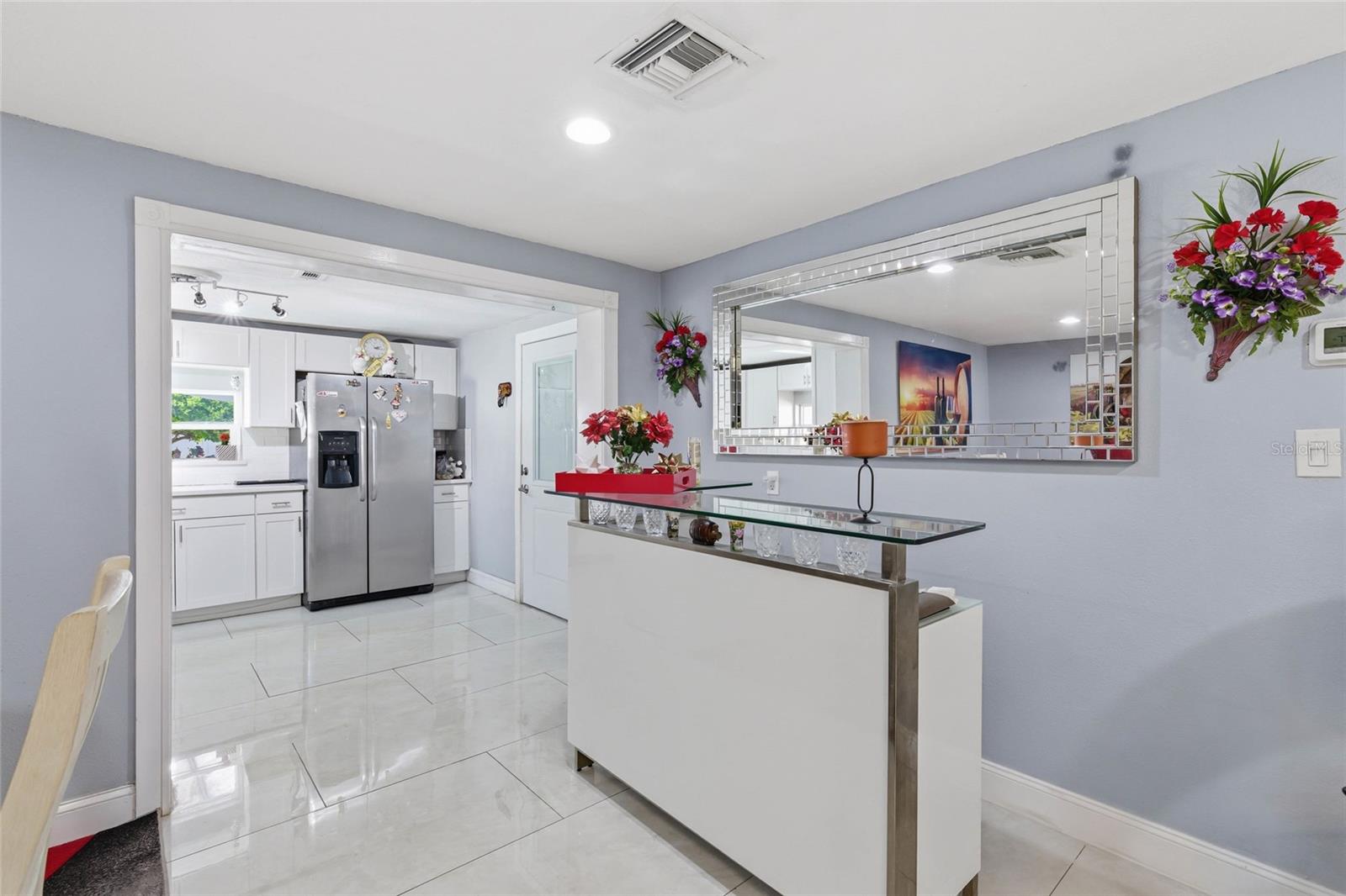 Listing photo id 11 for 6760 Runnel Drive