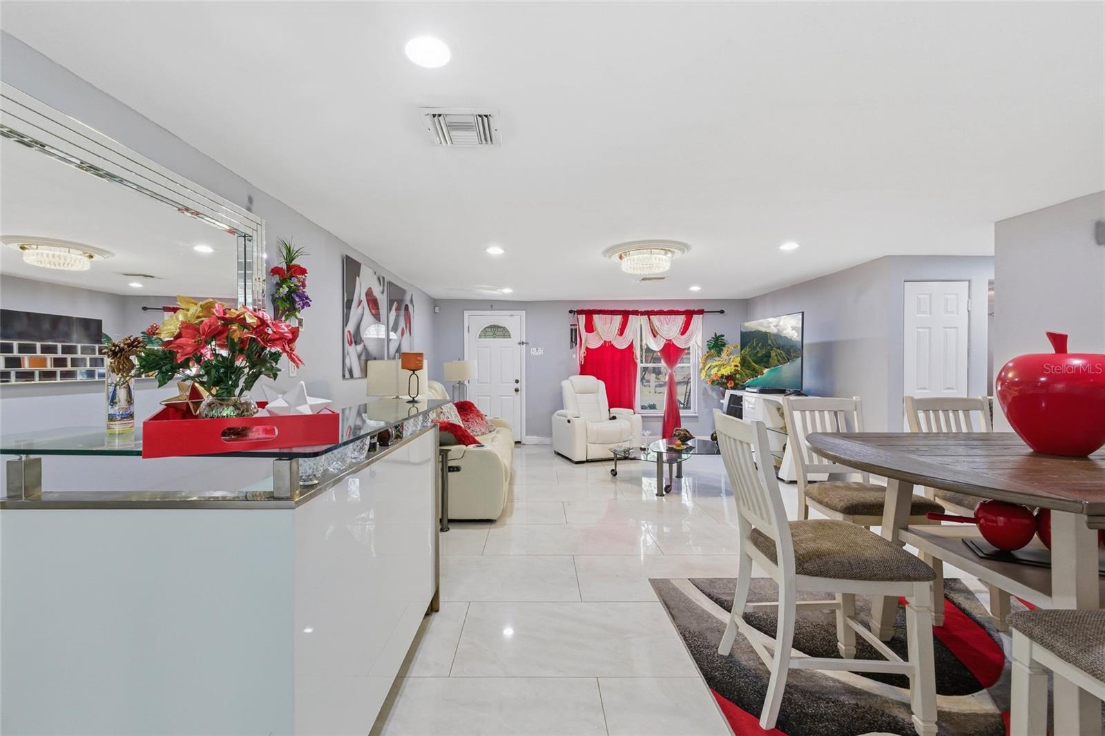 Listing photo id 13 for 6760 Runnel Drive