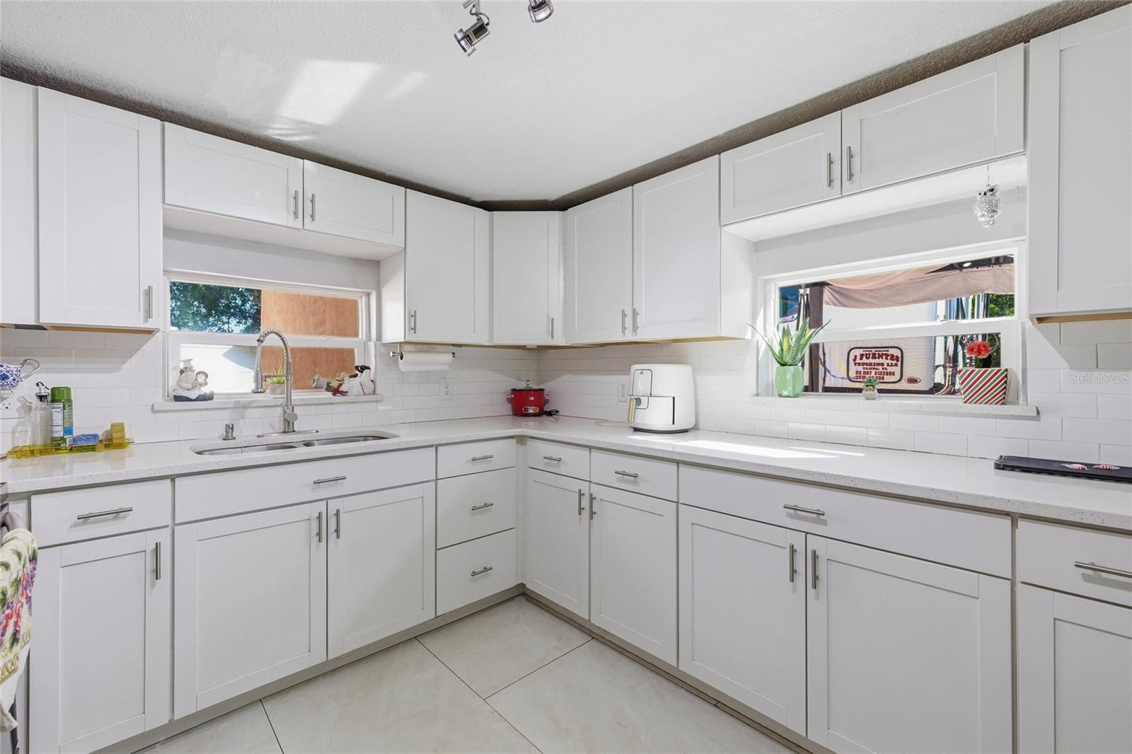 Listing photo id 16 for 6760 Runnel Drive