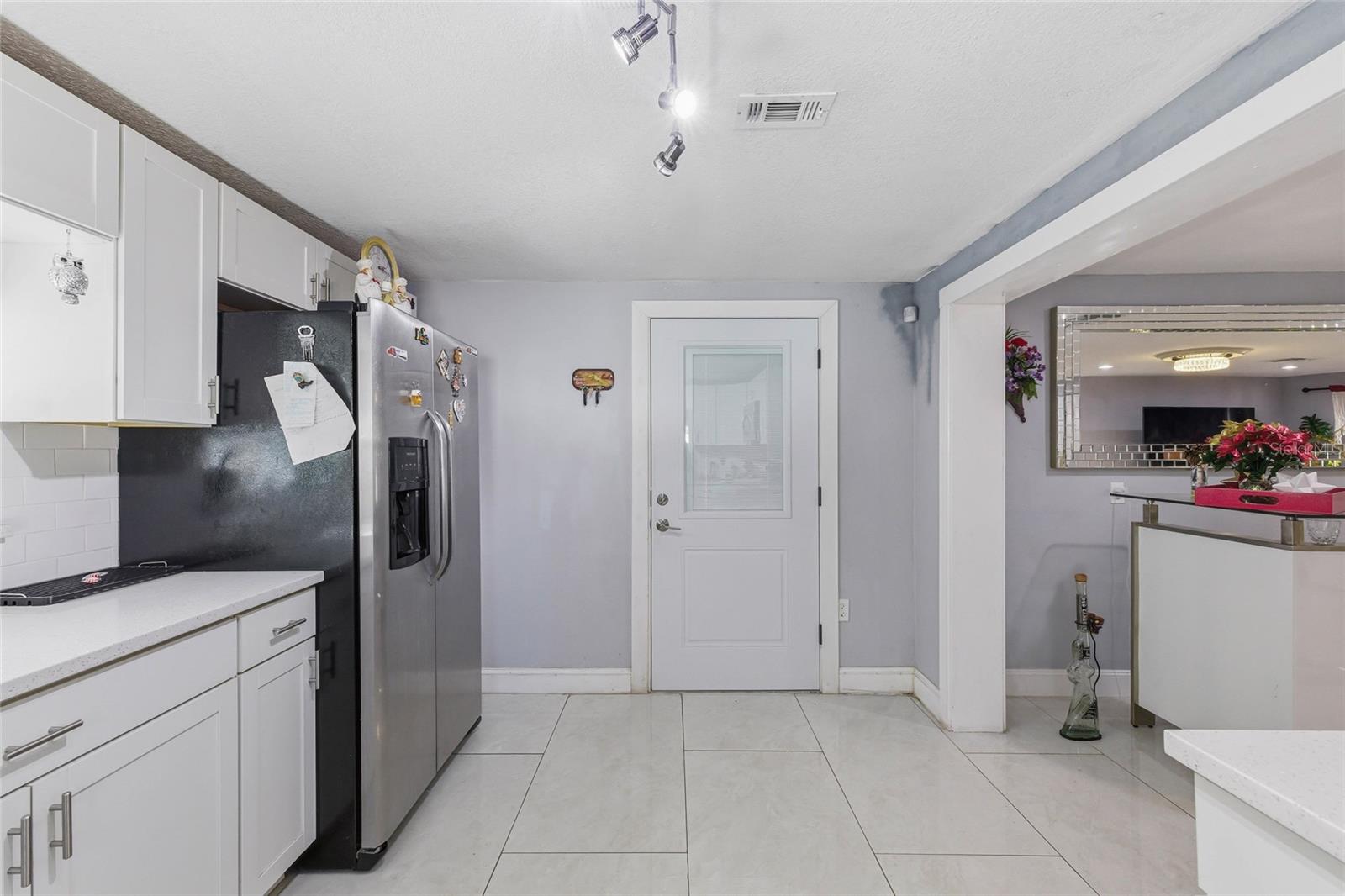Listing photo id 18 for 6760 Runnel Drive