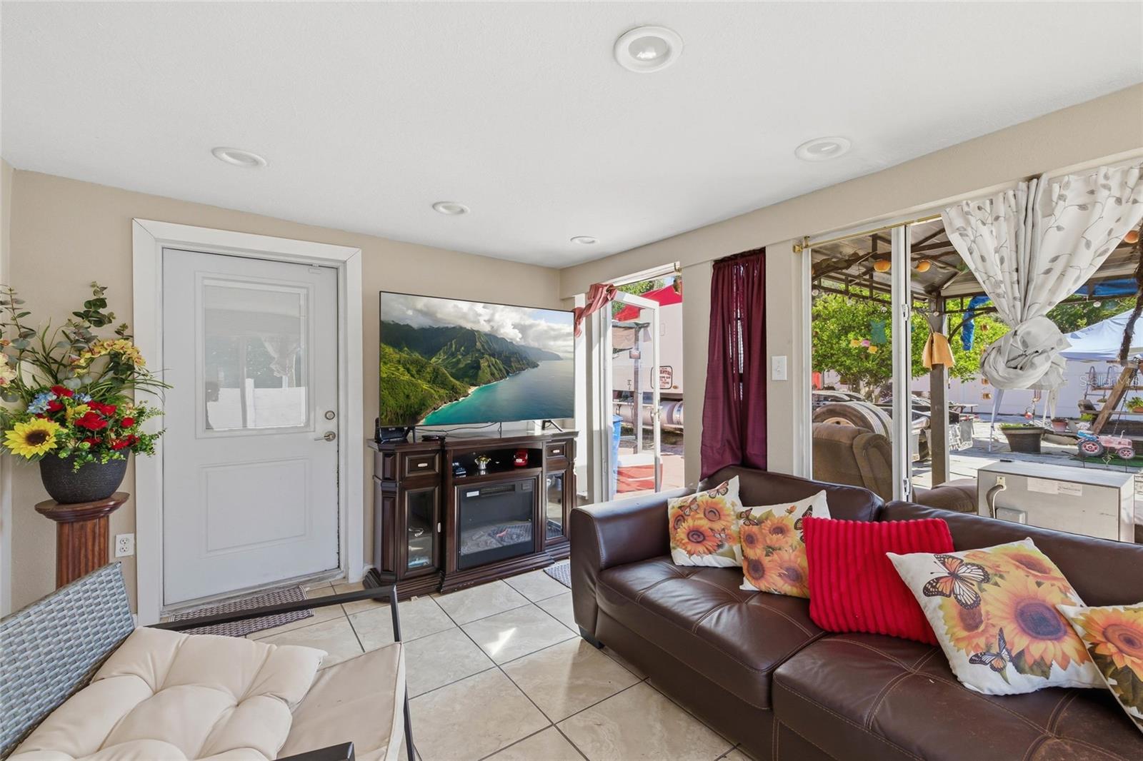 Listing photo id 27 for 6760 Runnel Drive