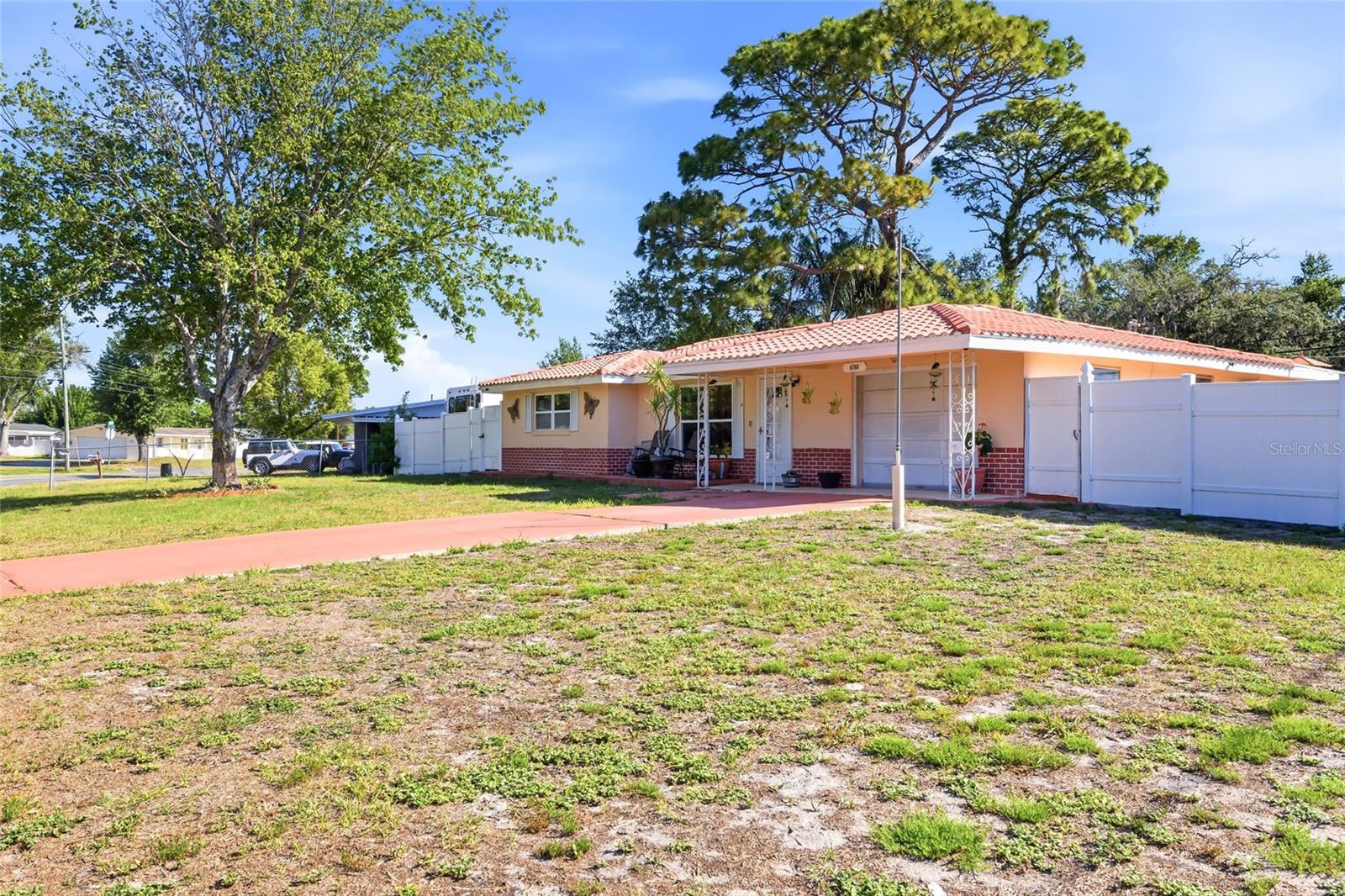 Listing photo id 1 for 6760 Runnel Drive