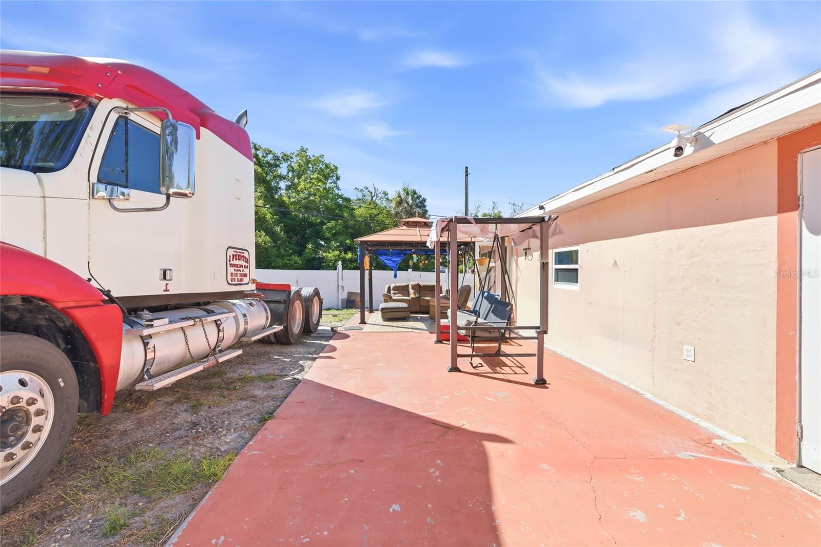 Listing photo id 29 for 6760 Runnel Drive