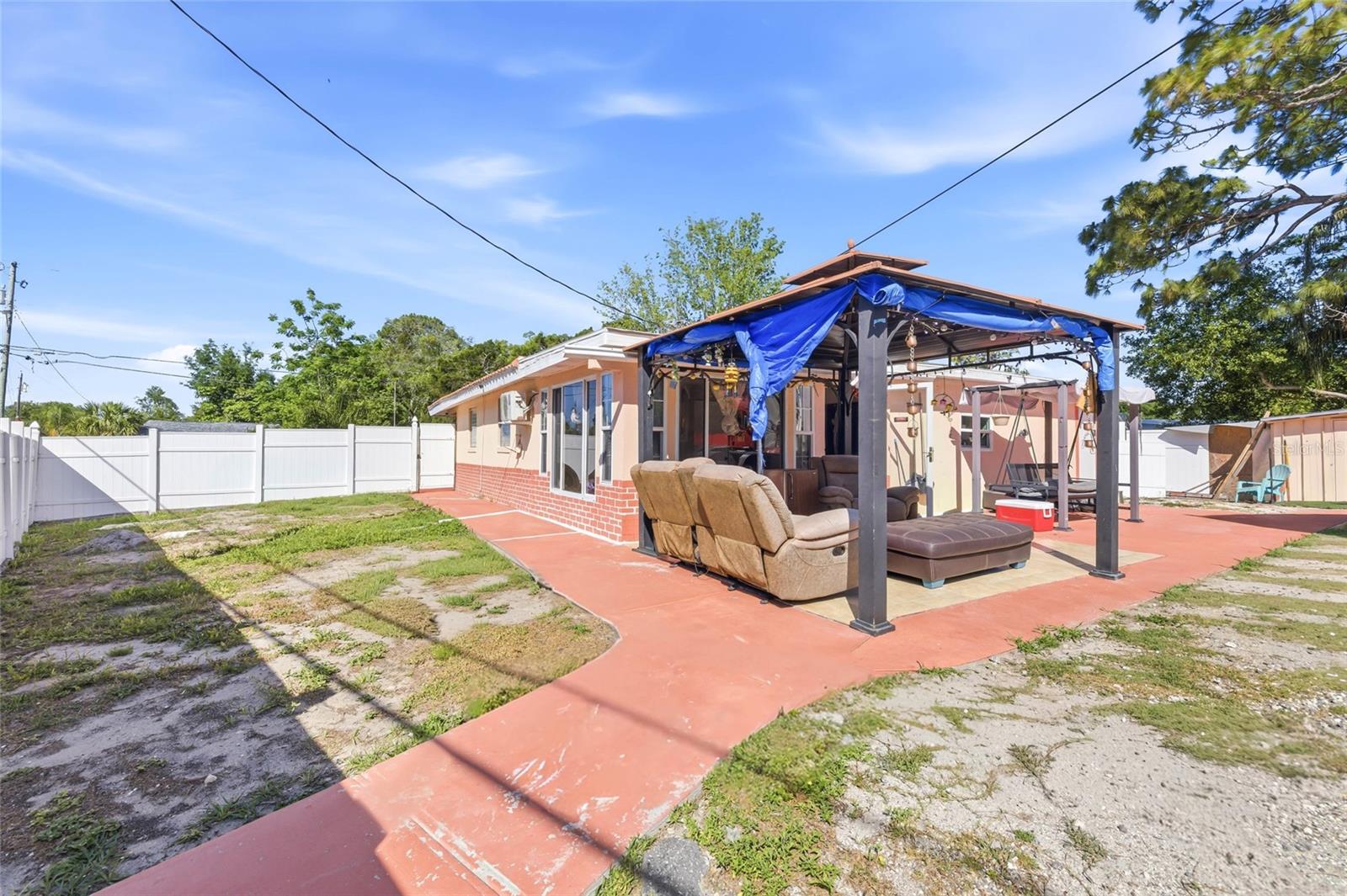 Listing photo id 32 for 6760 Runnel Drive