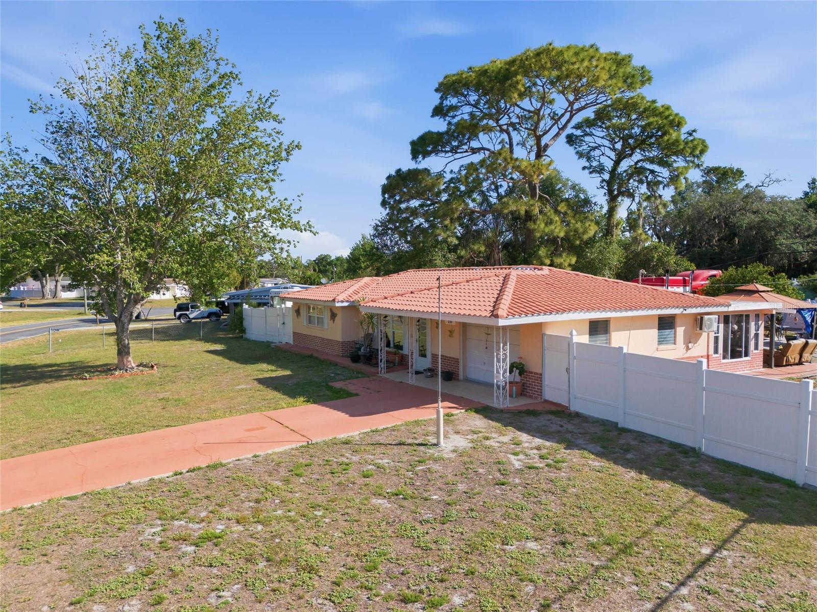 Listing photo id 36 for 6760 Runnel Drive