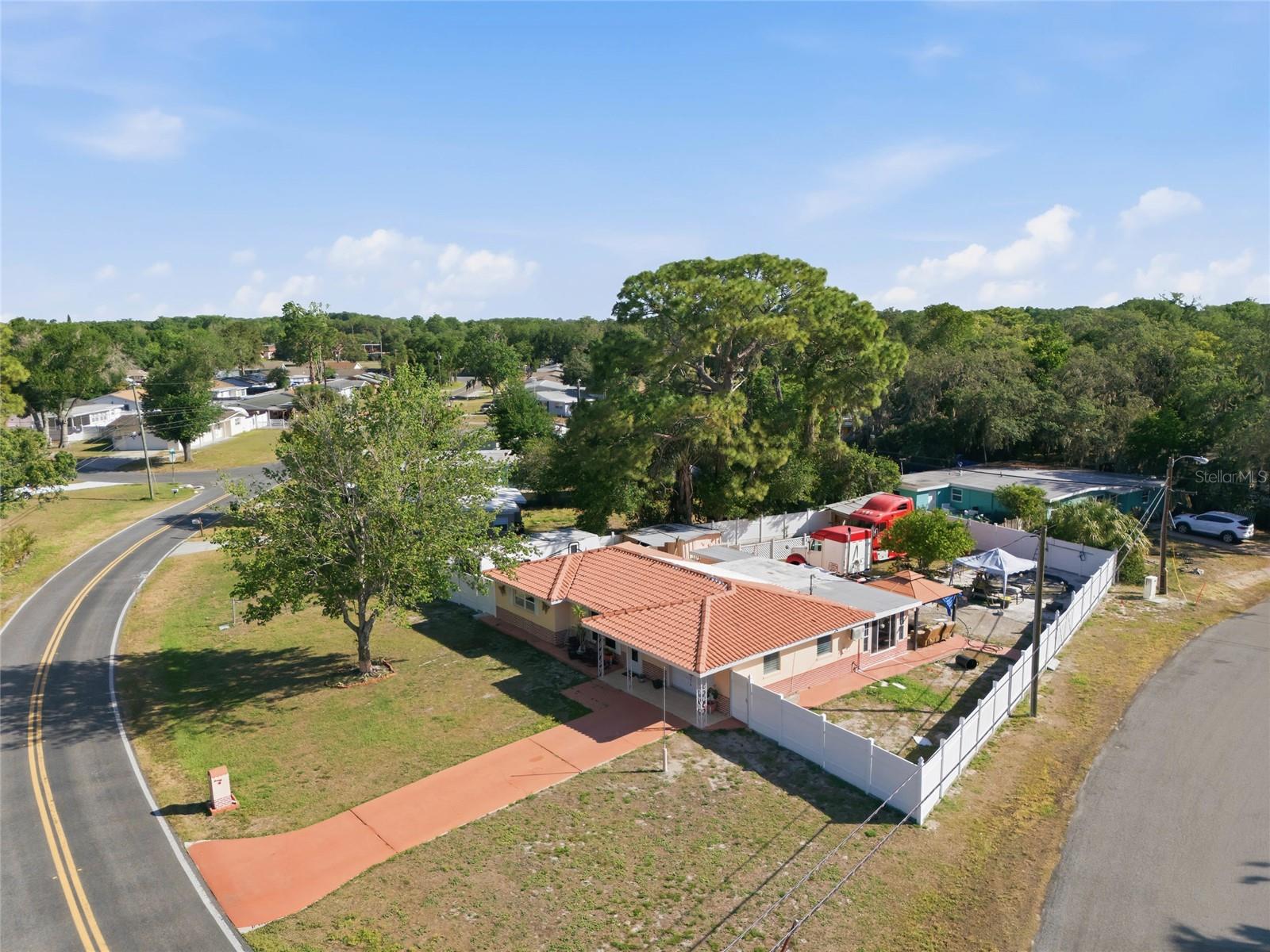 Listing photo id 37 for 6760 Runnel Drive