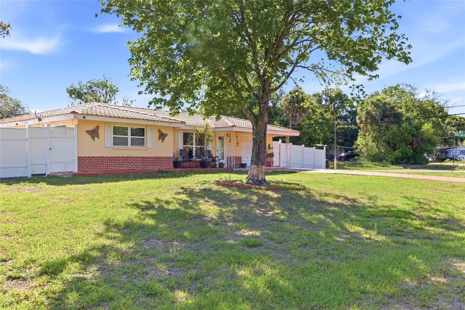 Listing photo id 2 for 6760 Runnel Drive