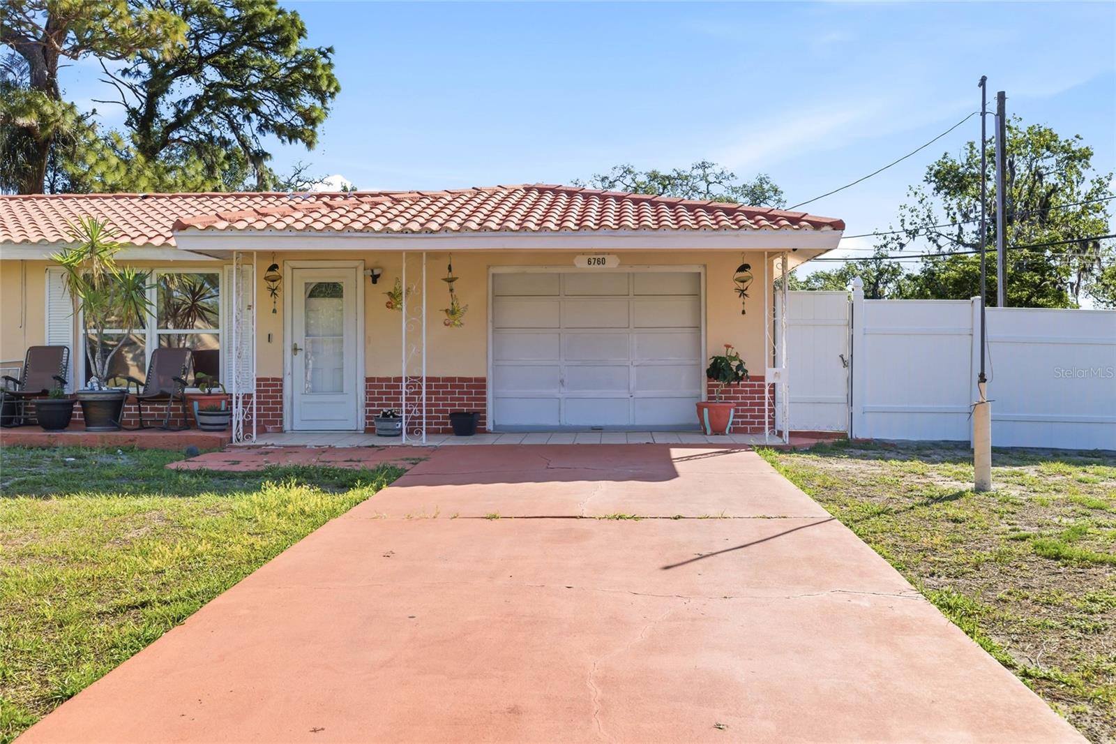 Listing photo id 4 for 6760 Runnel Drive