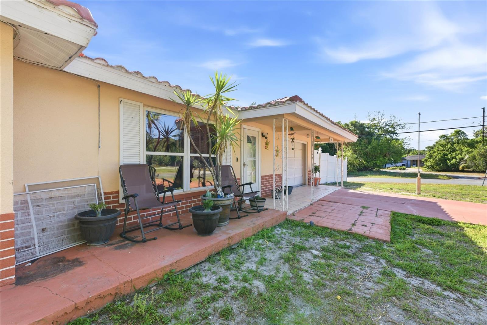 Listing photo id 5 for 6760 Runnel Drive