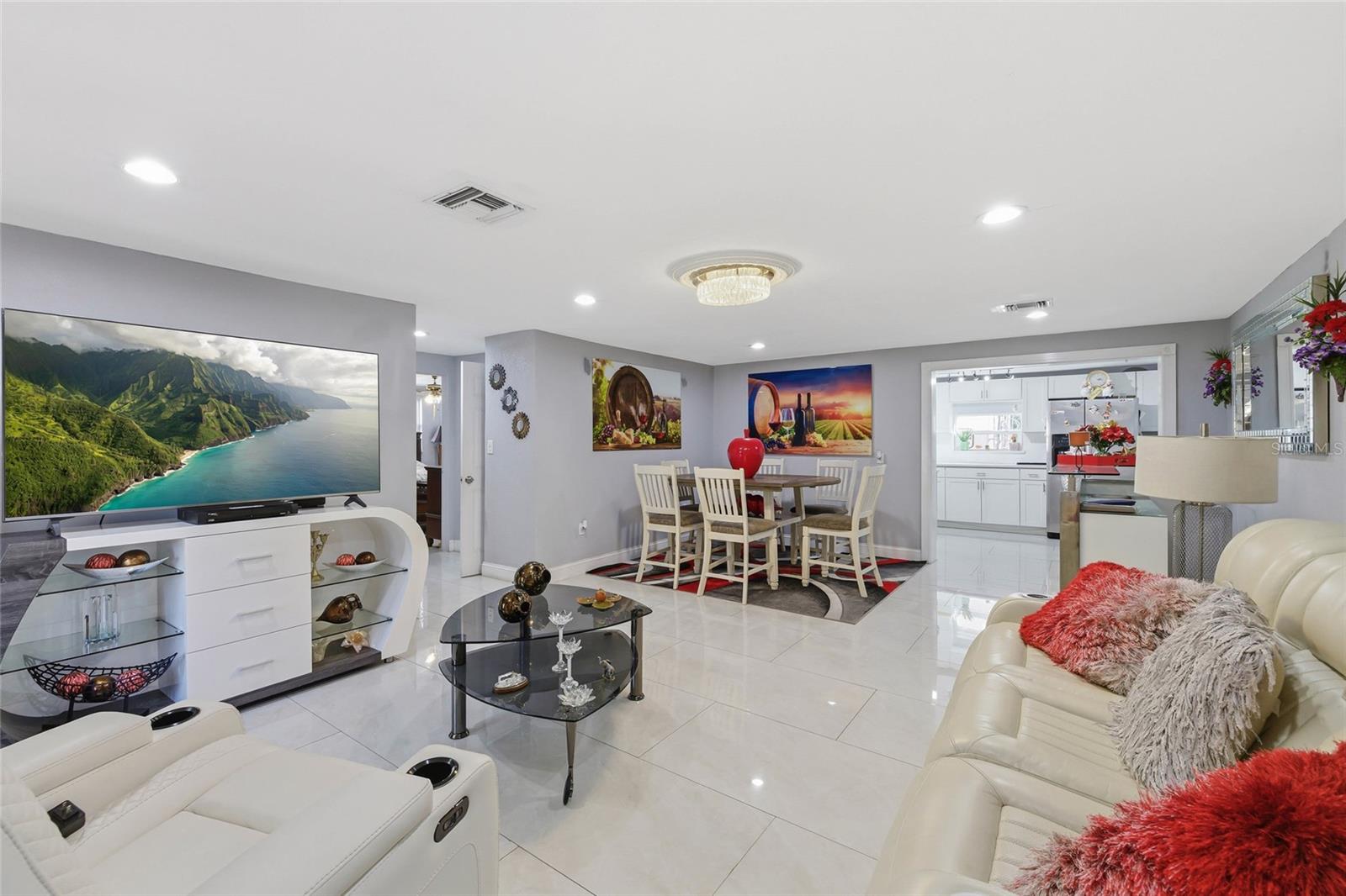 Listing photo id 7 for 6760 Runnel Drive
