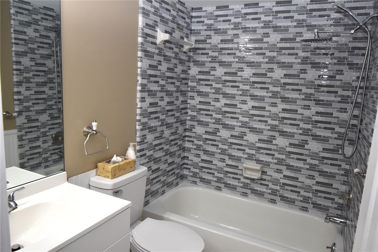 Image 18 of 36 For 420 Bayshore Boulevard 202
