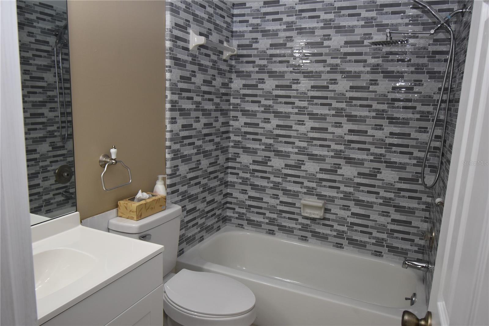 Image 19 of 36 For 420 Bayshore Boulevard 202