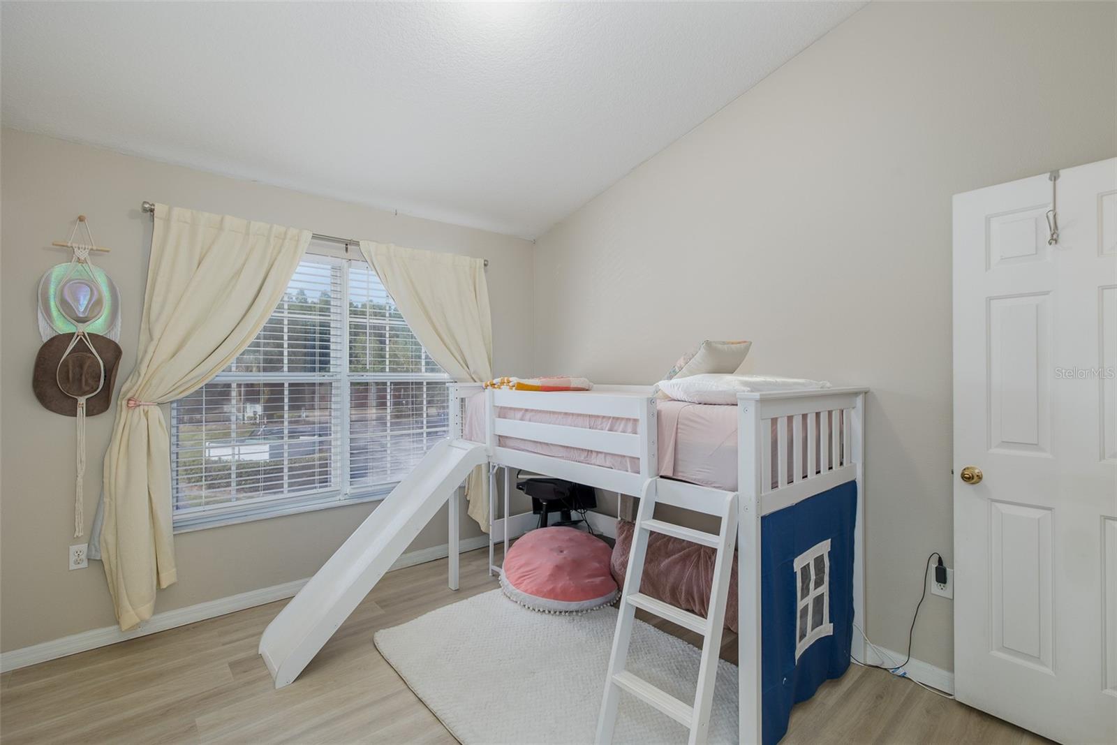 Image 19 of 29 For 12739 Sunland Court
