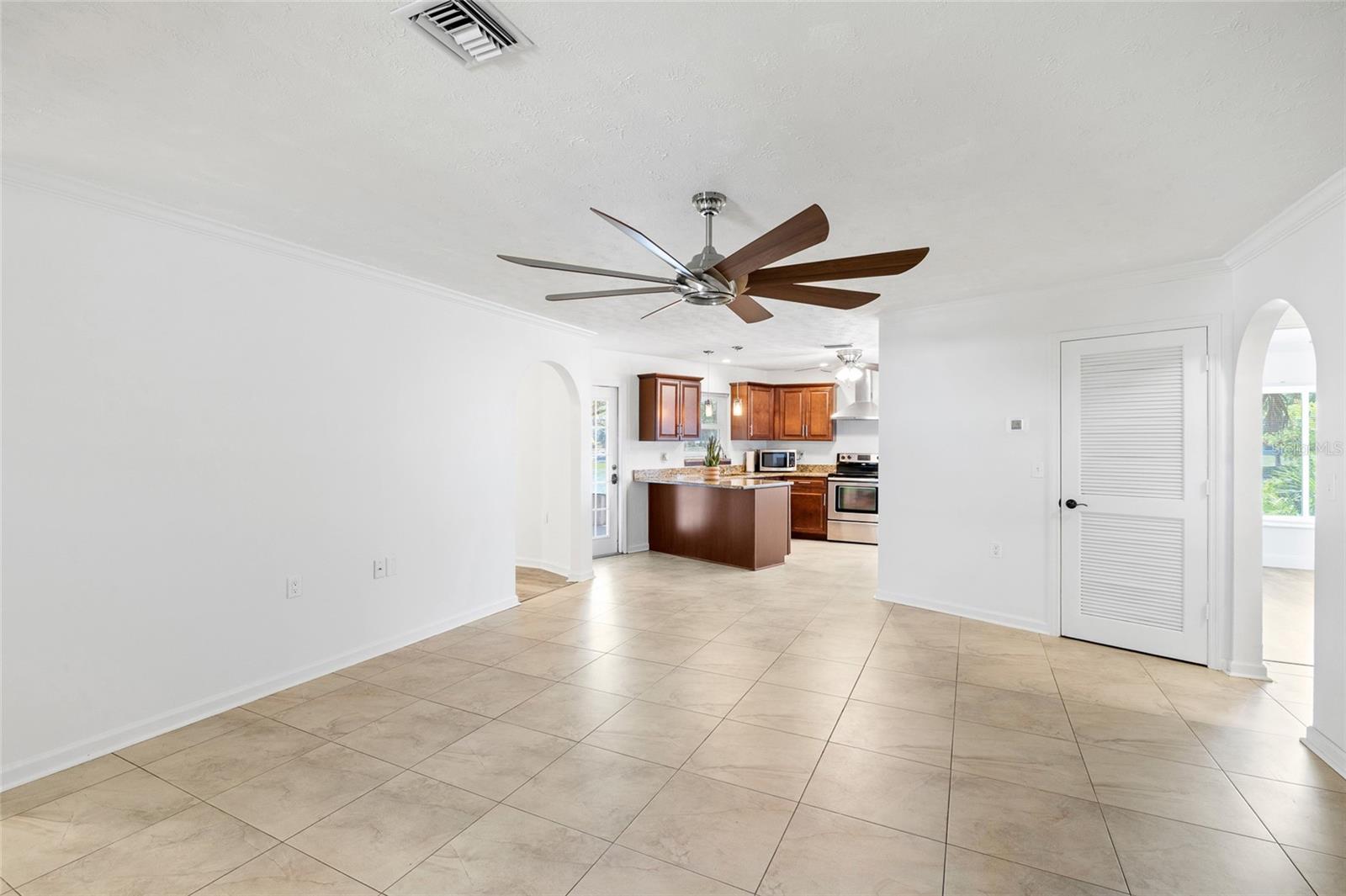 Image 13 of 48 For 7415 Lake Forest Circle