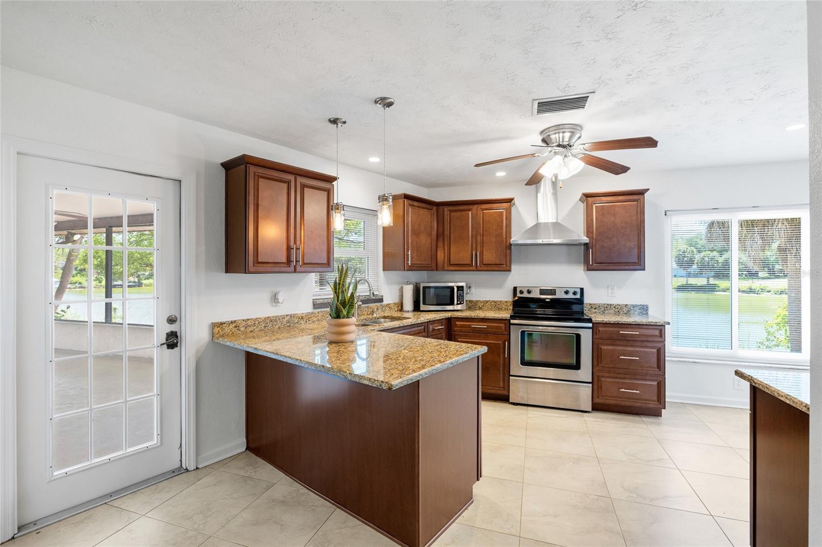 Image 17 of 48 For 7415 Lake Forest Circle