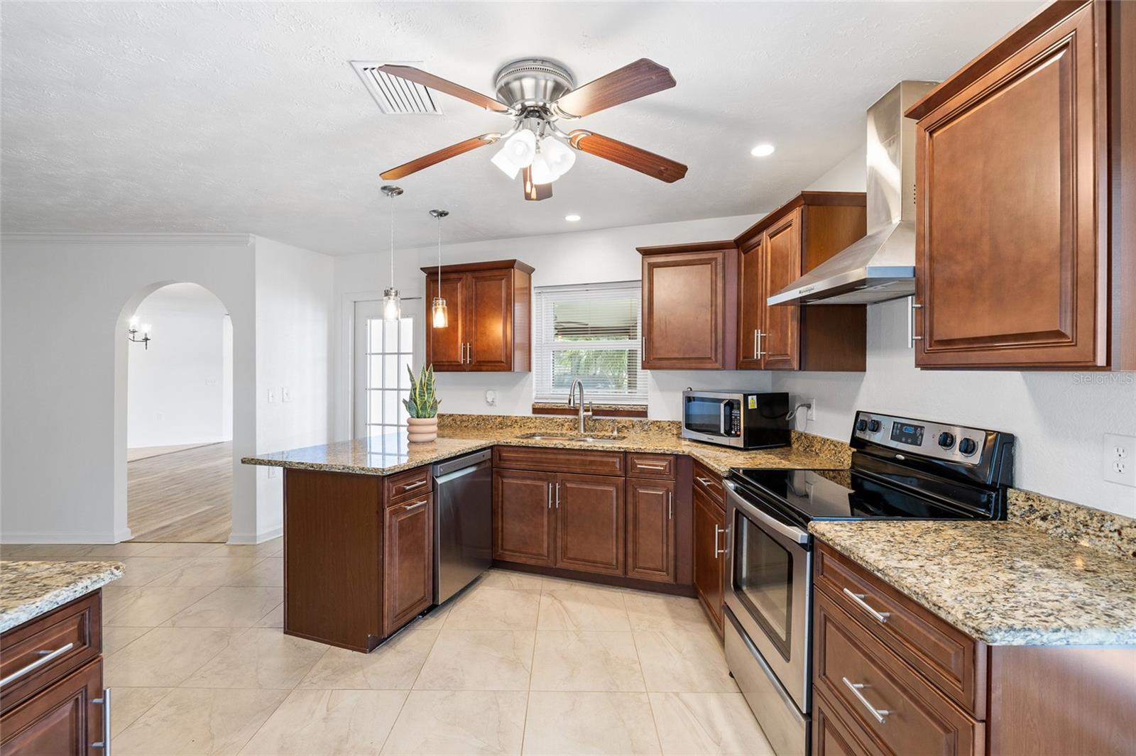 Image 18 of 48 For 7415 Lake Forest Circle
