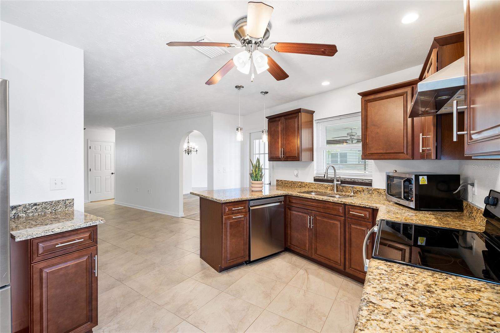 Image 19 of 48 For 7415 Lake Forest Circle
