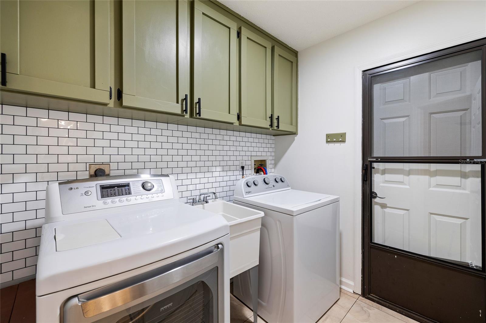 Image 36 of 48 For 7415 Lake Forest Circle