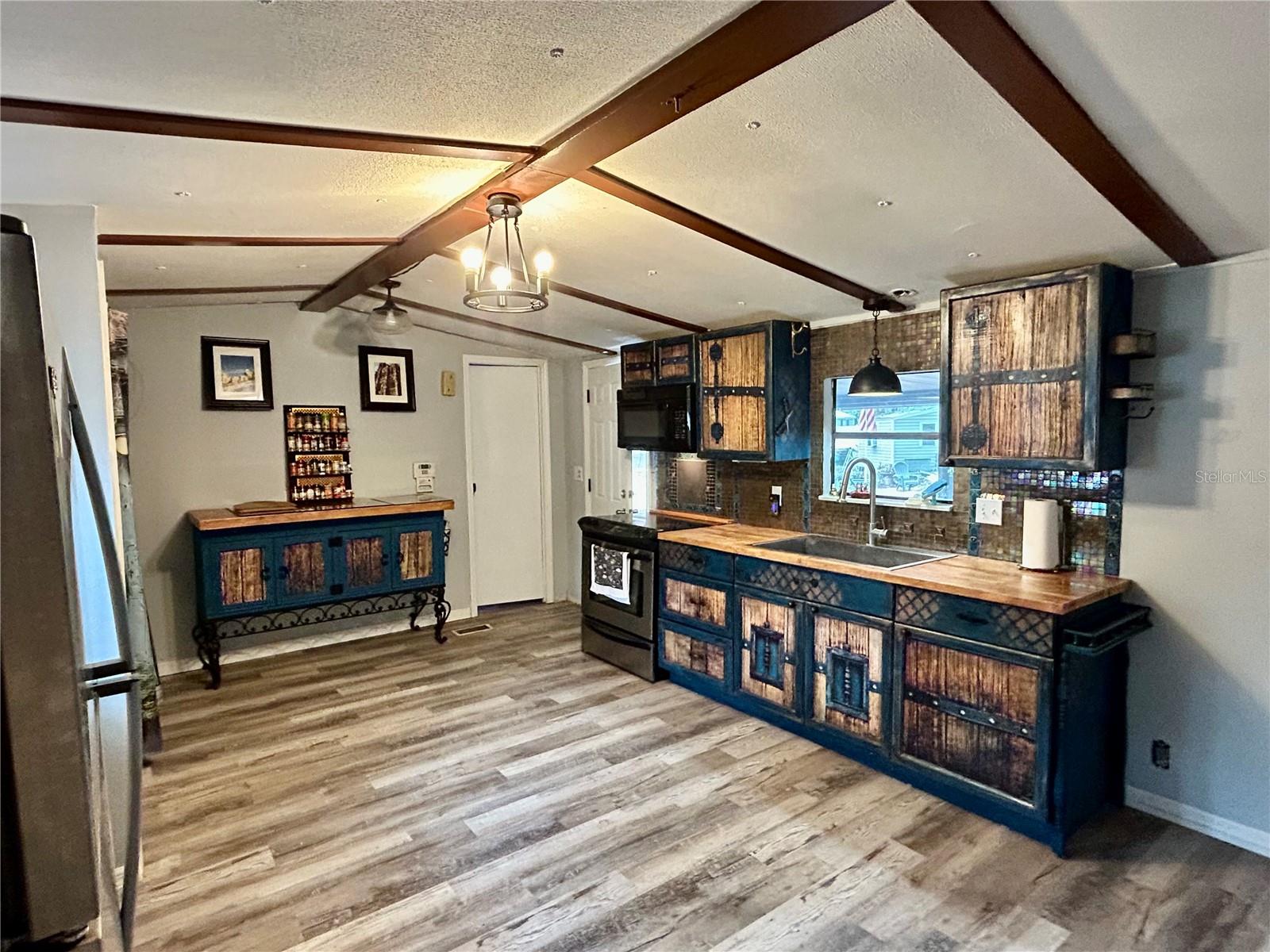 Image 13 of 92 For 9846 Cardy Street