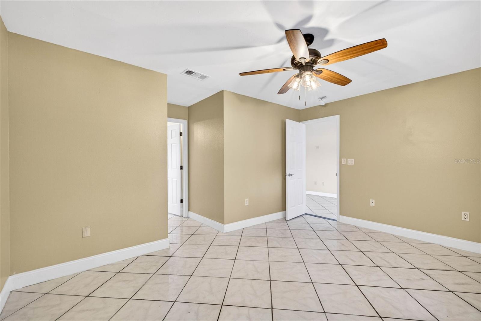 Image 22 of 39 For 8076 Wooden Drive