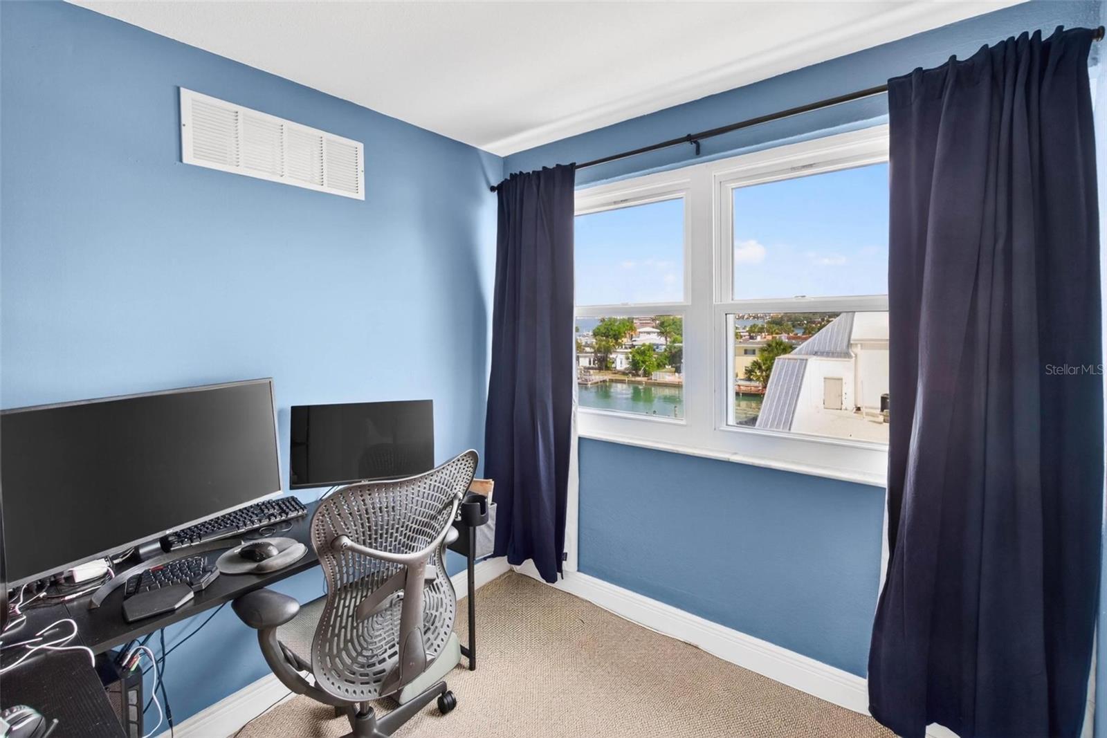 Image 17 of 25 For 5555 Gulf Boulevard 402