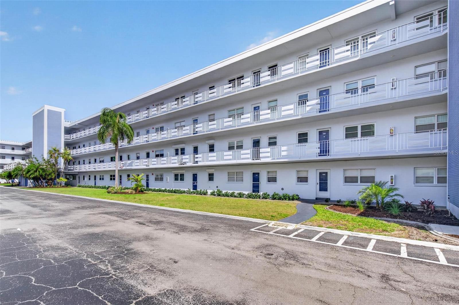 Image 22 of 25 For 5555 Gulf Boulevard 402