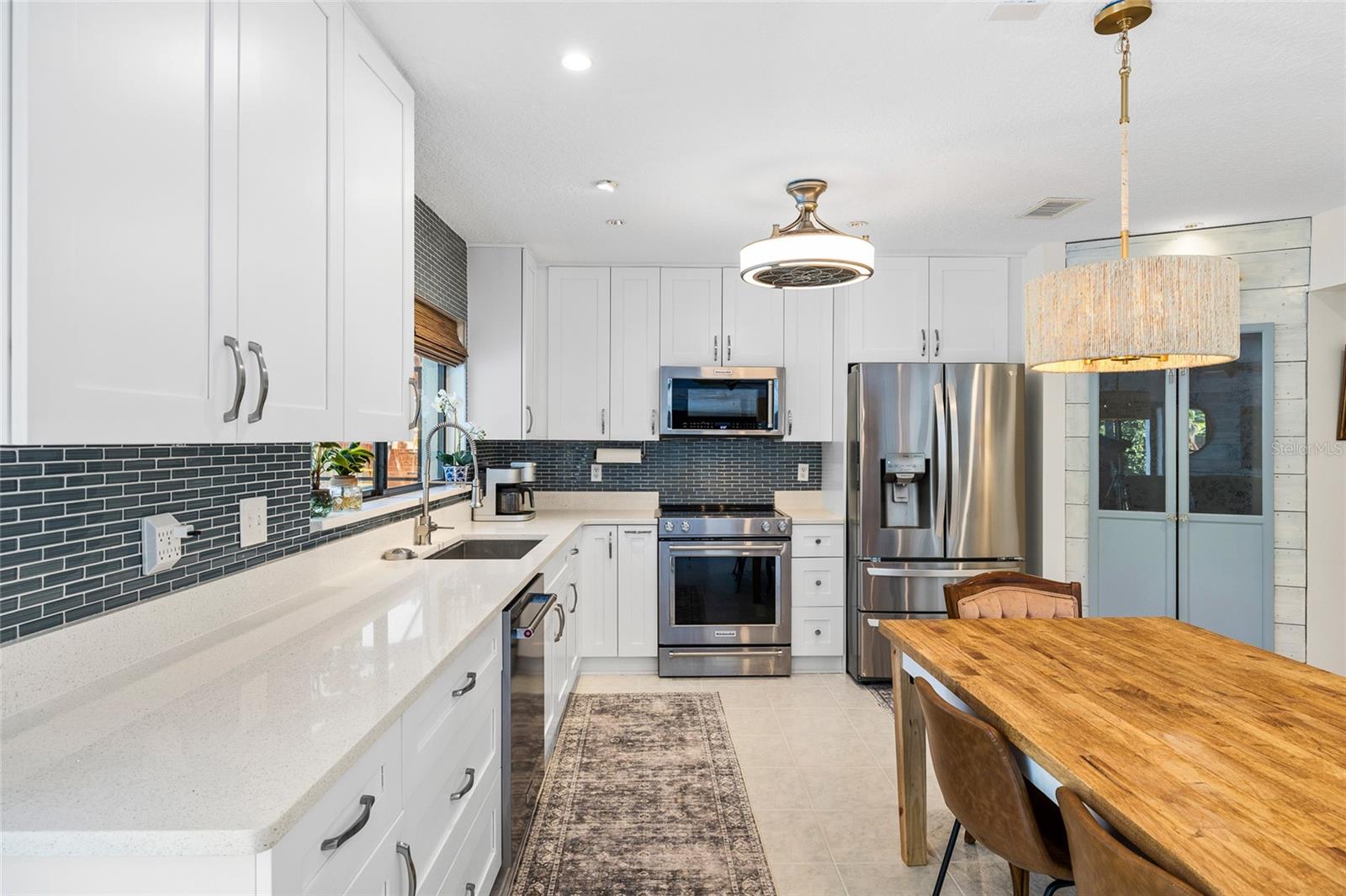 Listing photo id 10 for 15620 Gardenside Lane