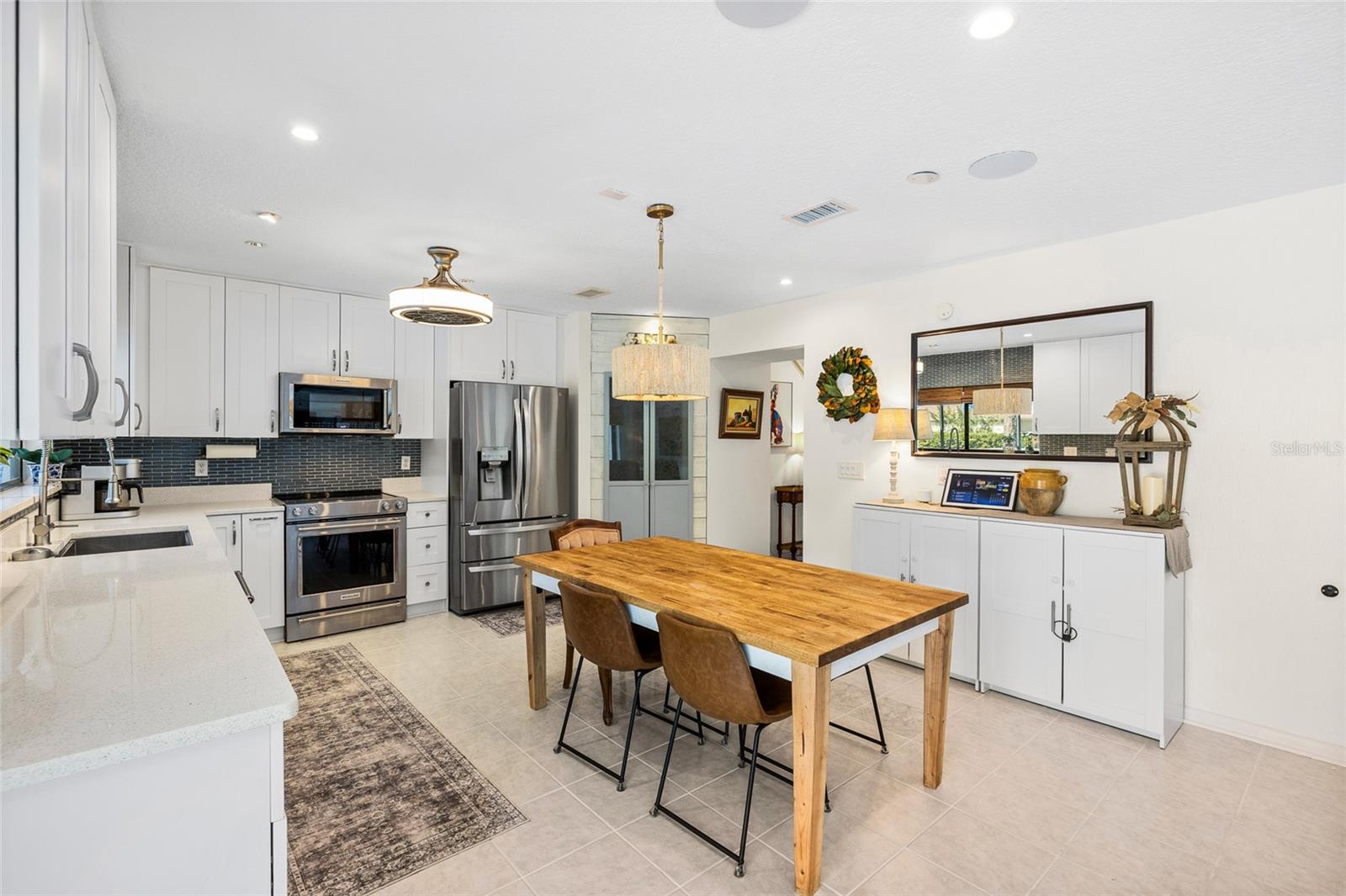 Listing photo id 11 for 15620 Gardenside Lane